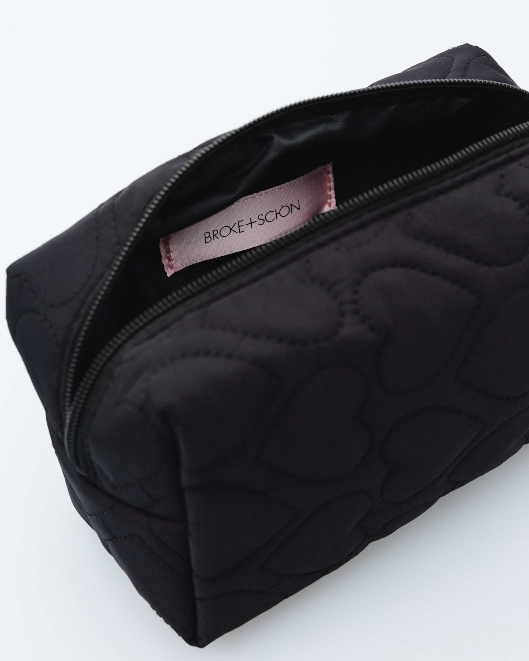Kosmetiktasche mit Herzchen - Broke + Schön
