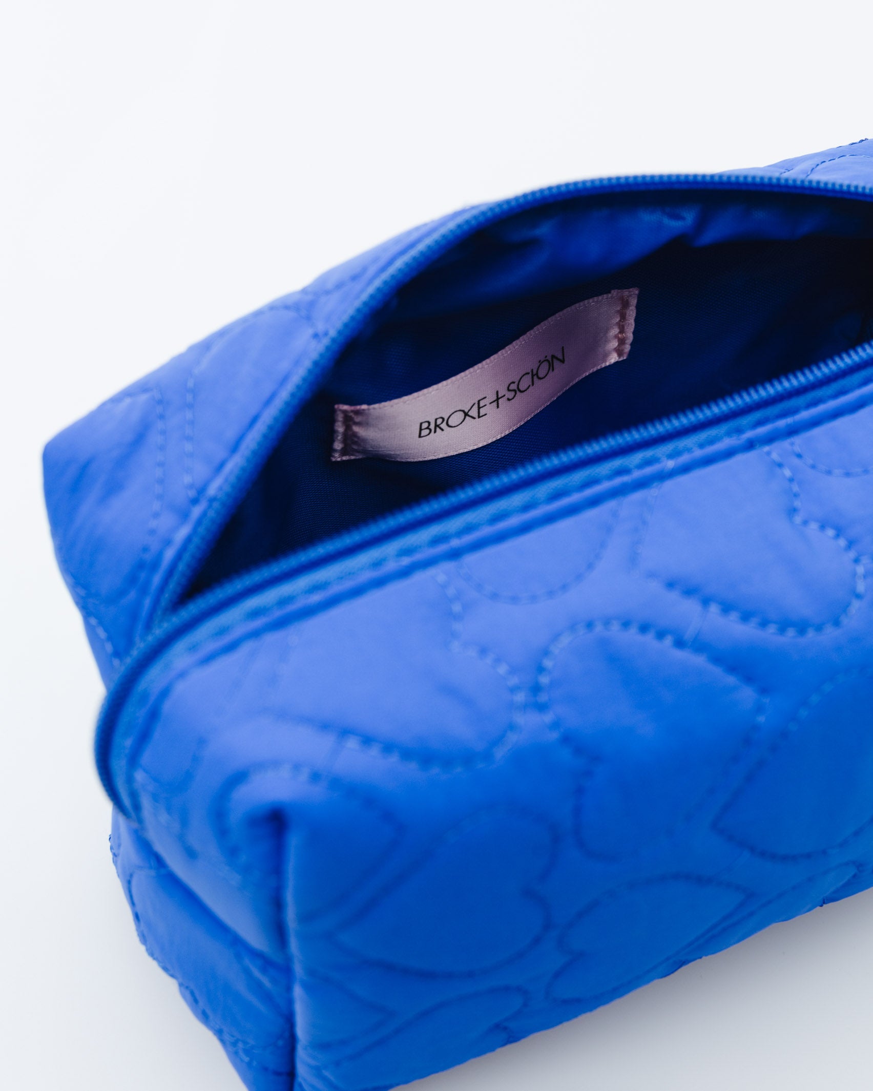 Kosmetiktasche mit Herzchen - Broke + Schön