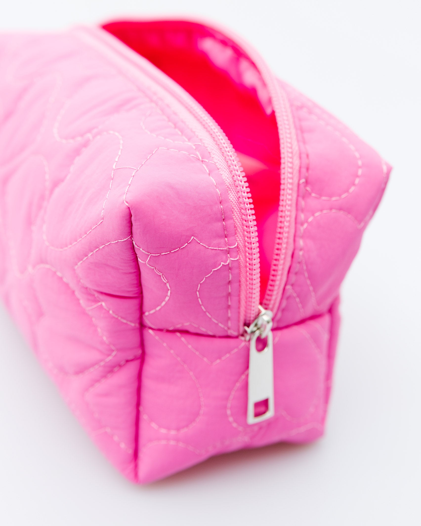 Kosmetiktasche mit Herzchen - Broke + Schön