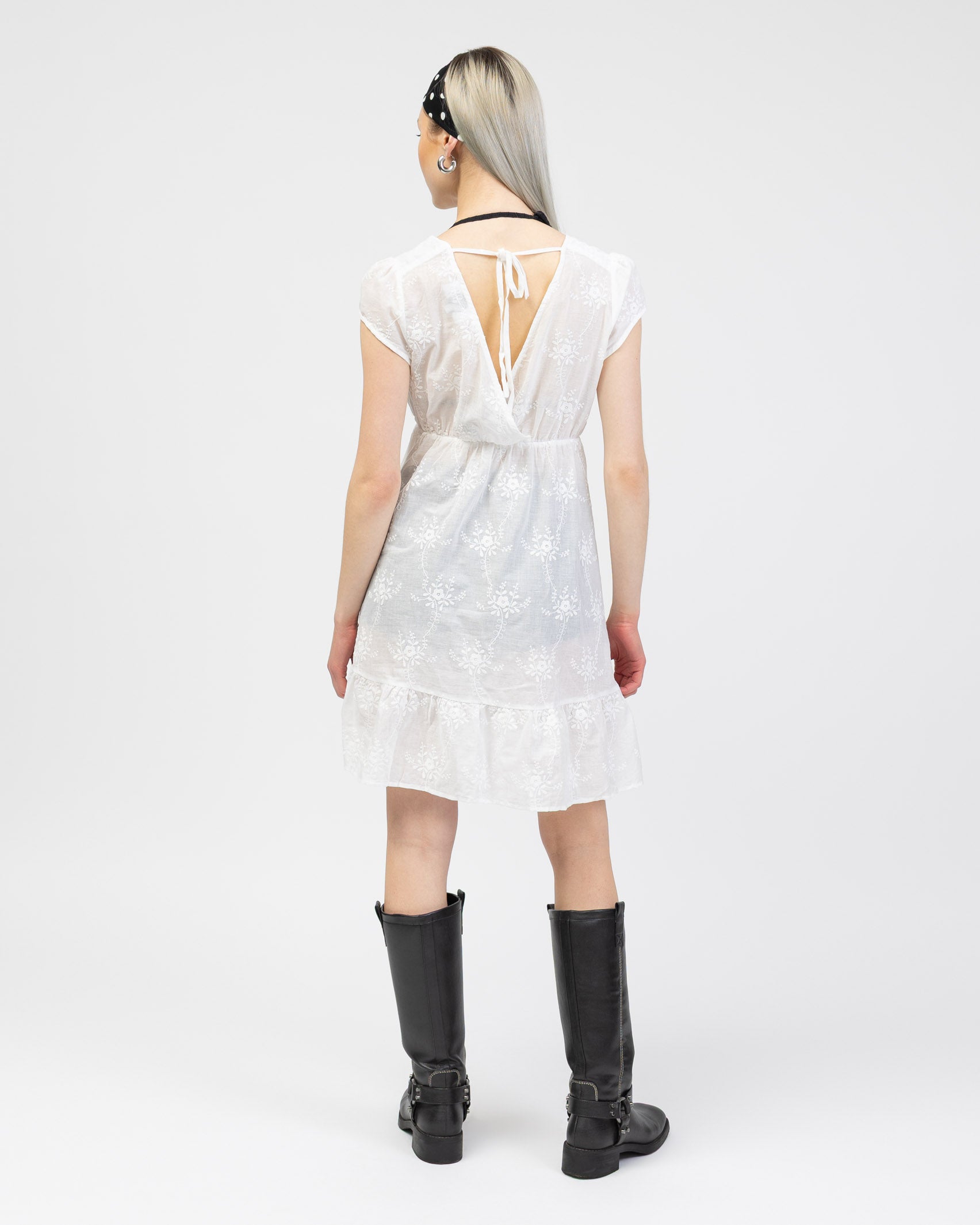 Sommerliches Minikeid in Wickeloptik