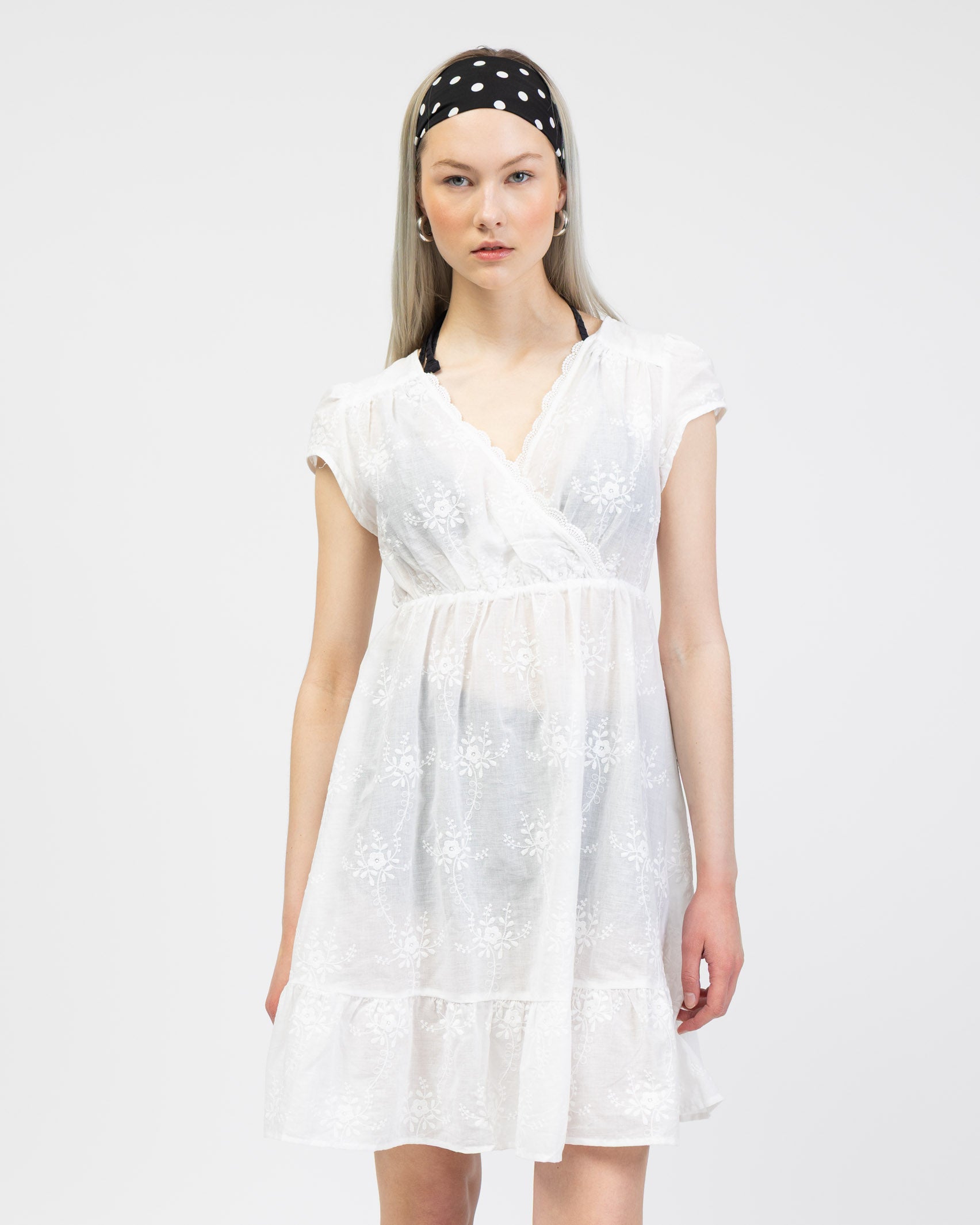 Sommerliches Minikeid in Wickeloptik