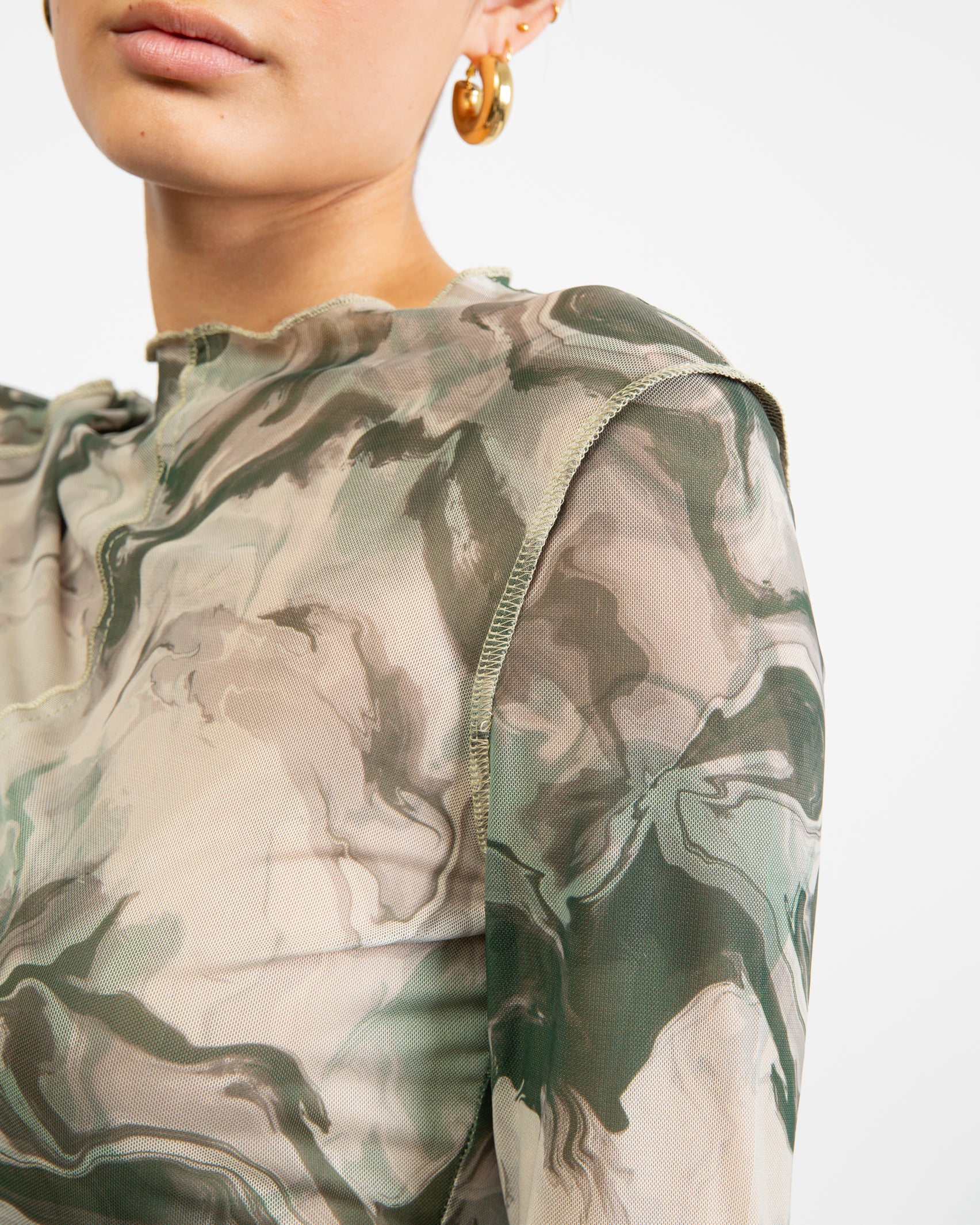 Mesh Langarmshirt in Grüntönen