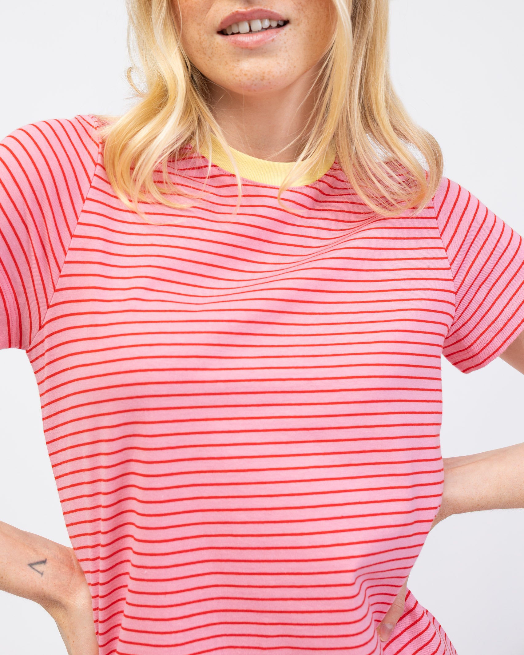 Gestreiftes Basic T-Shirt Kleid