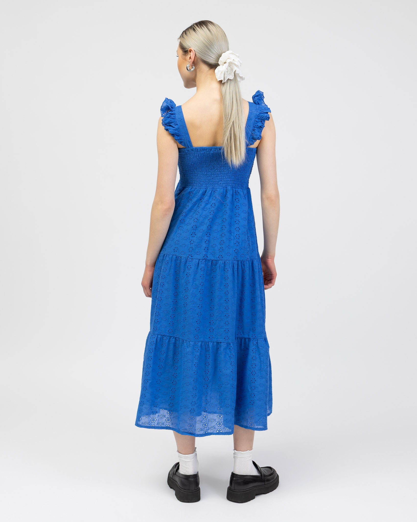 Maxikleid mit Lochstickerei