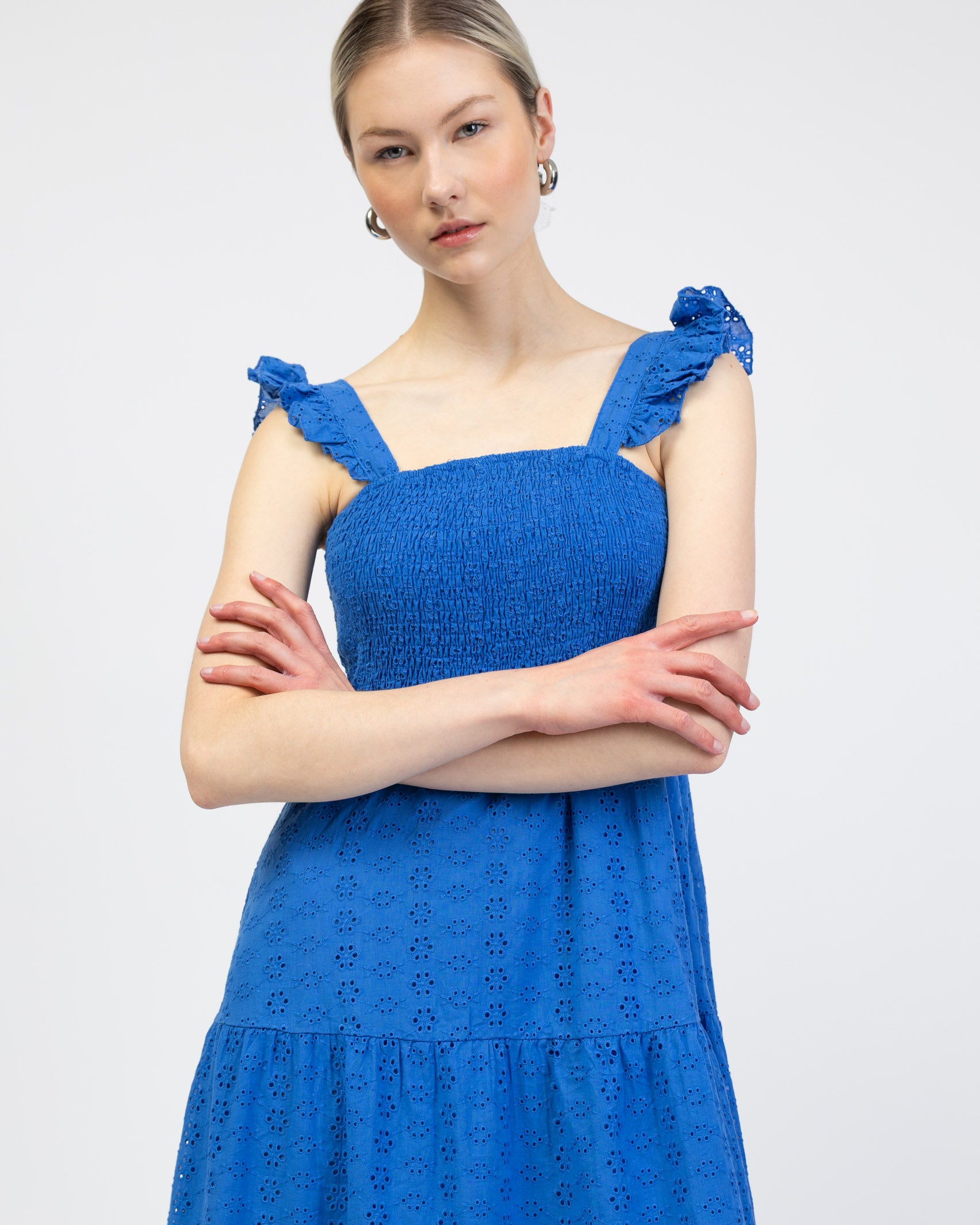 Maxikleid mit Lochstickerei