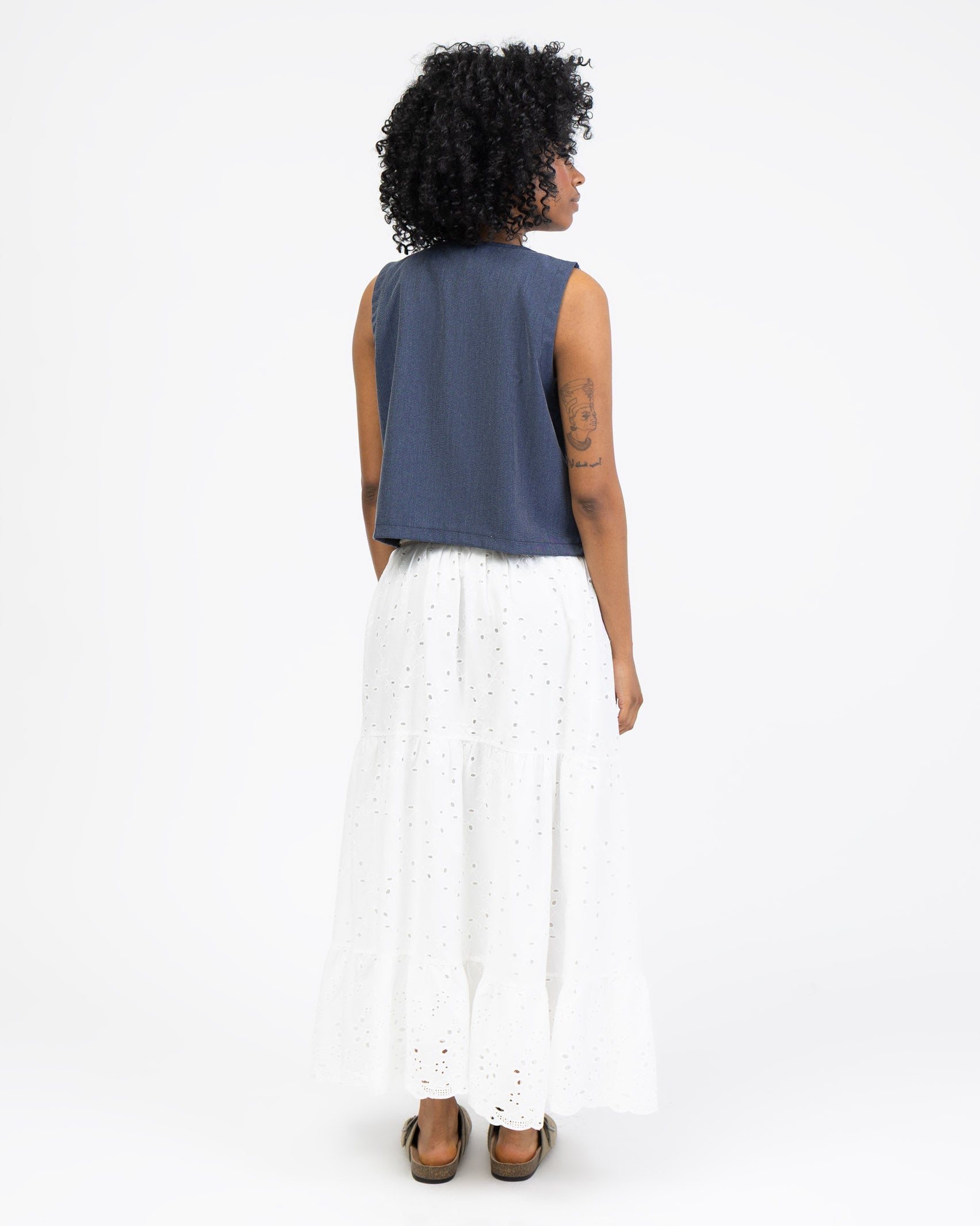 Weste mit sommerlichen Stickereien