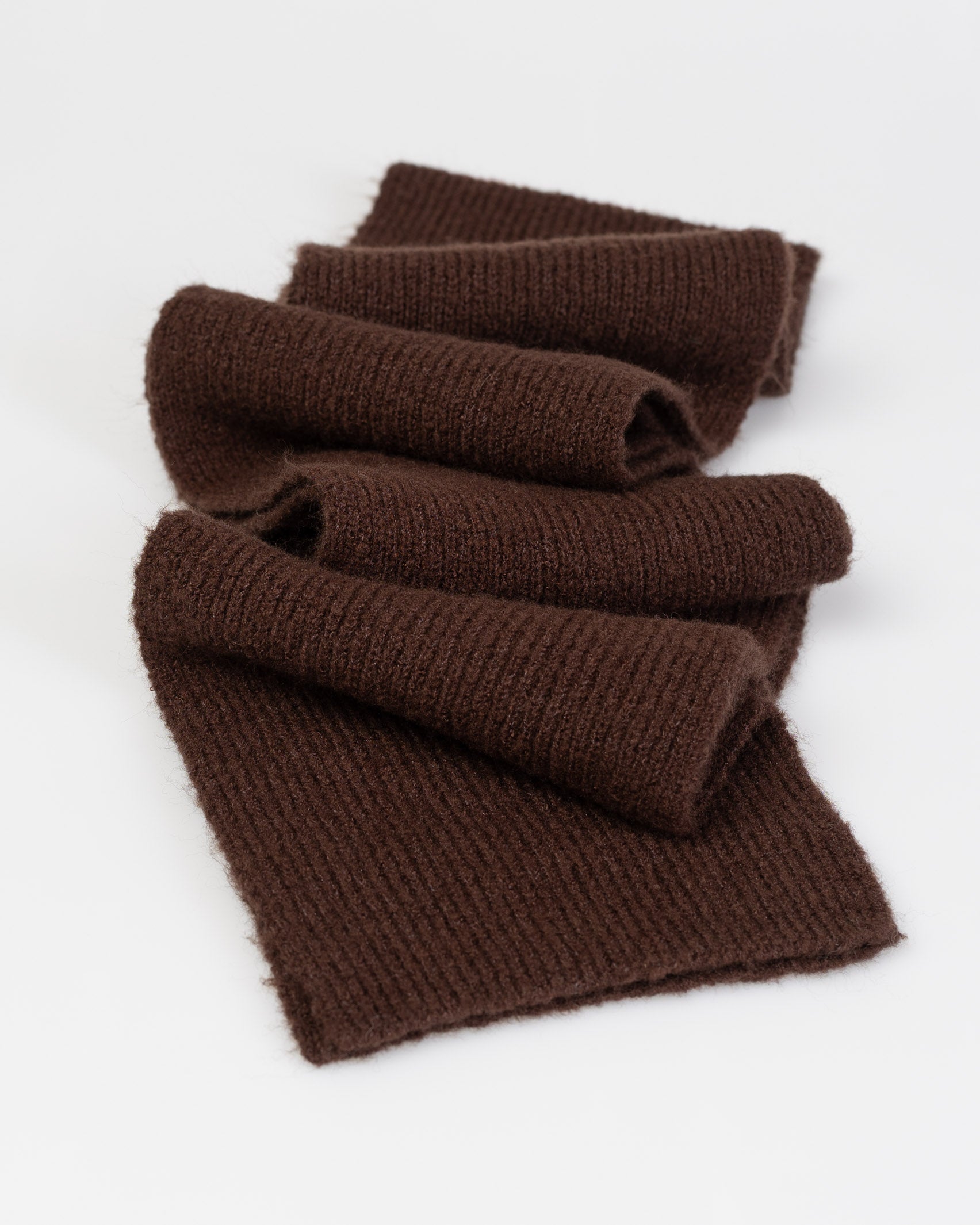 Langer weicher Schal liegend