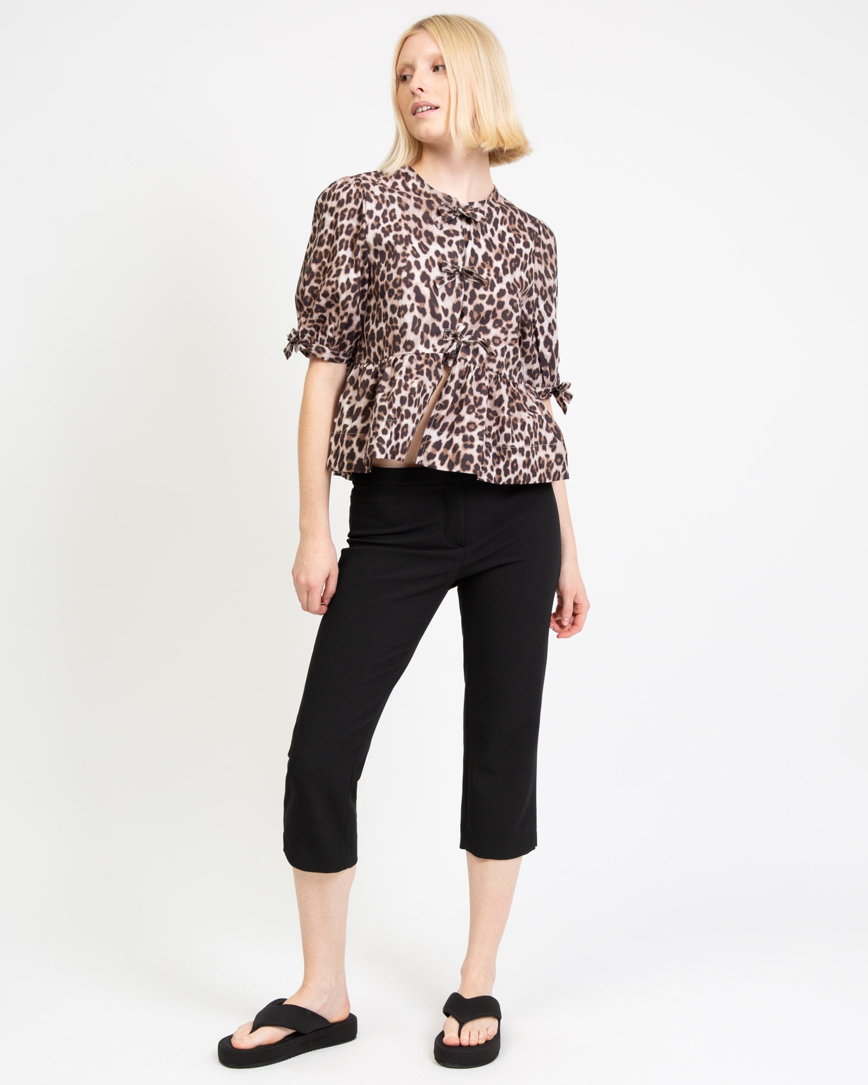 Bluse mit Schleifen in Leoprint-Broke+Schön