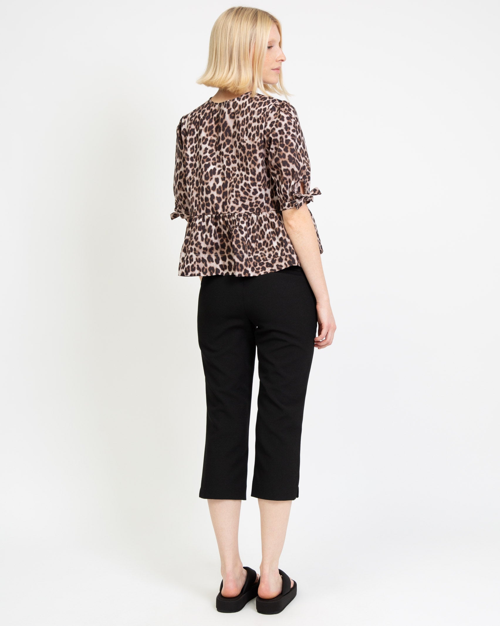 Bluse mit Schleifen in Leoprint-Broke+Schön
