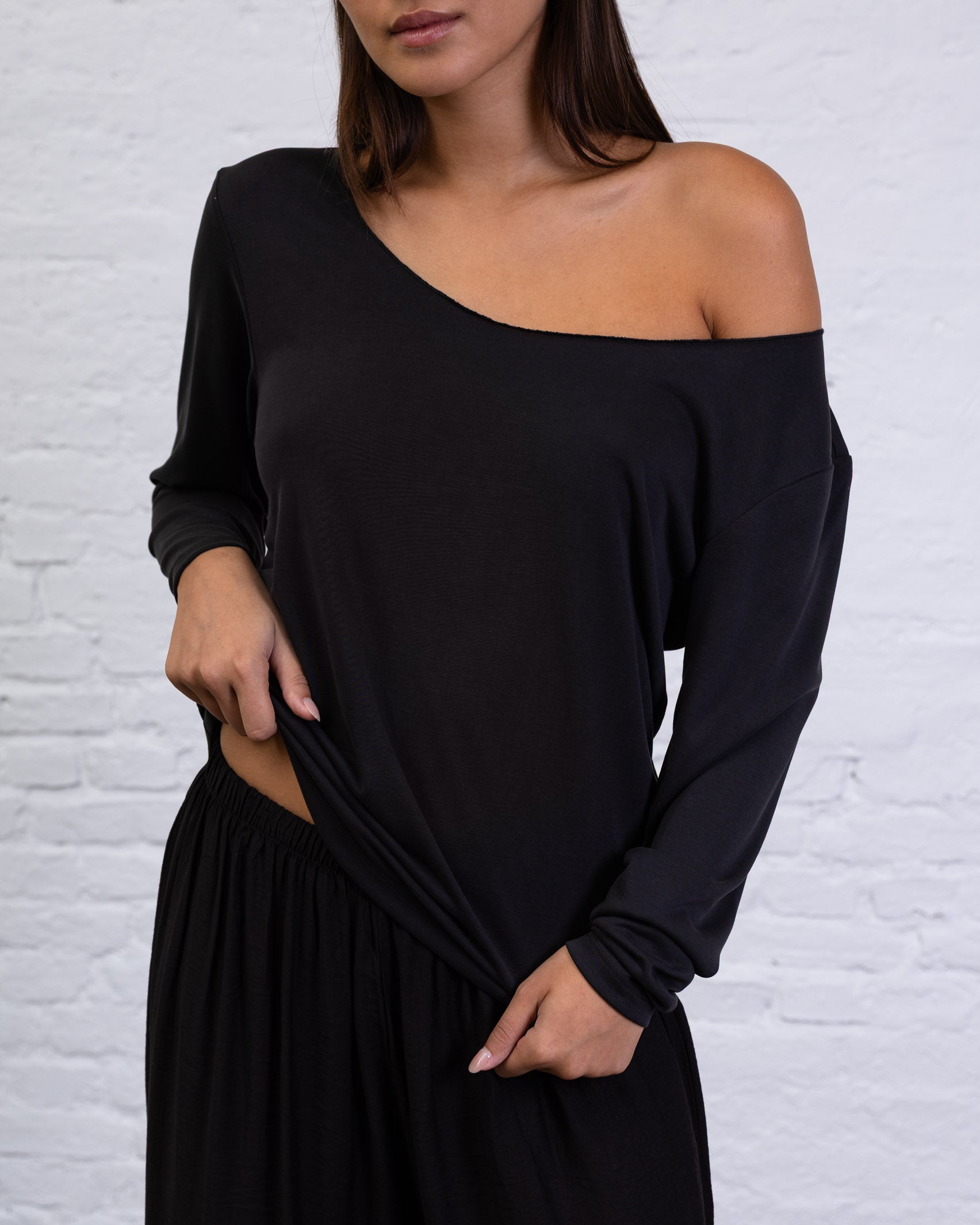 Weiches schulterfreies Langarmshirt