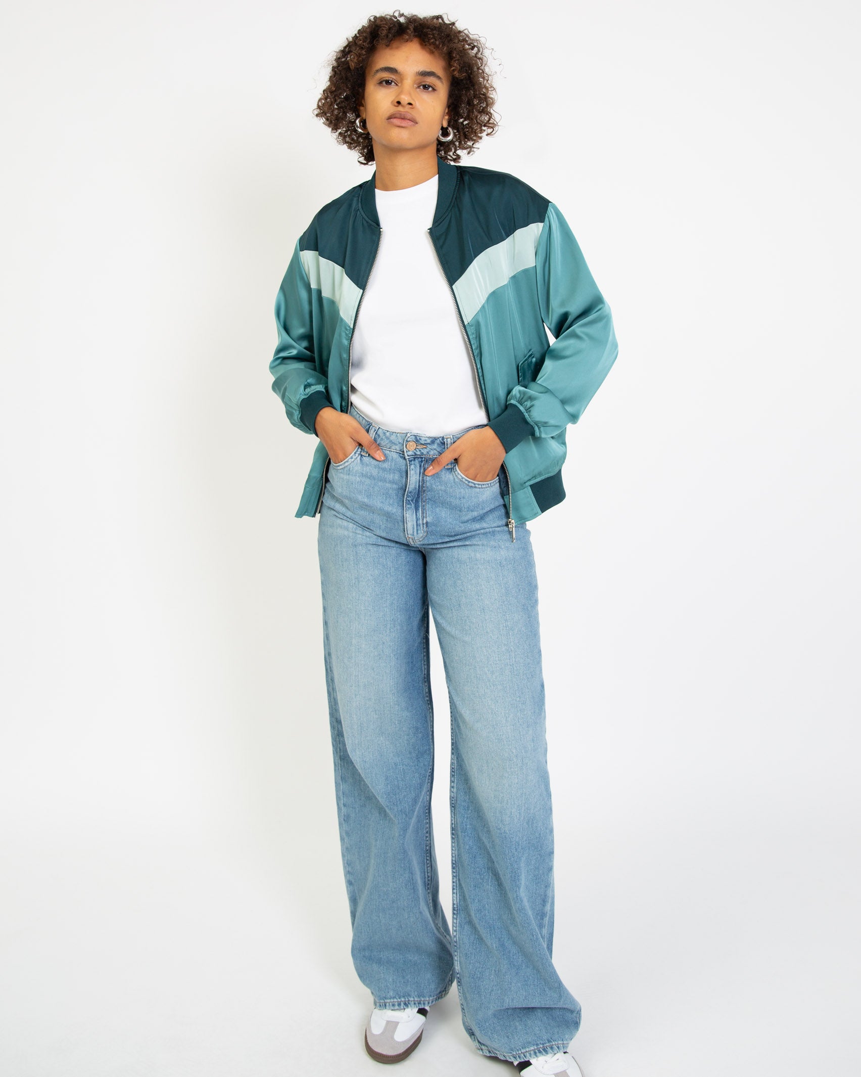 Dreifarbige Jacke in Satin Optik - Broke + Schön