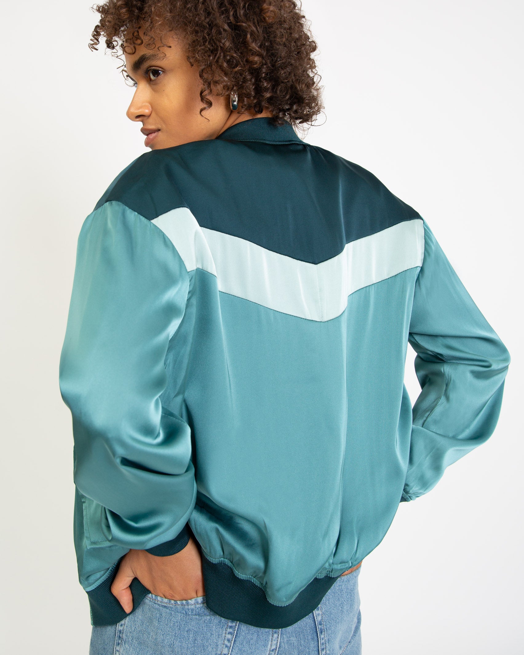 Dreifarbige Jacke in Satin Optik - Broke + Schön