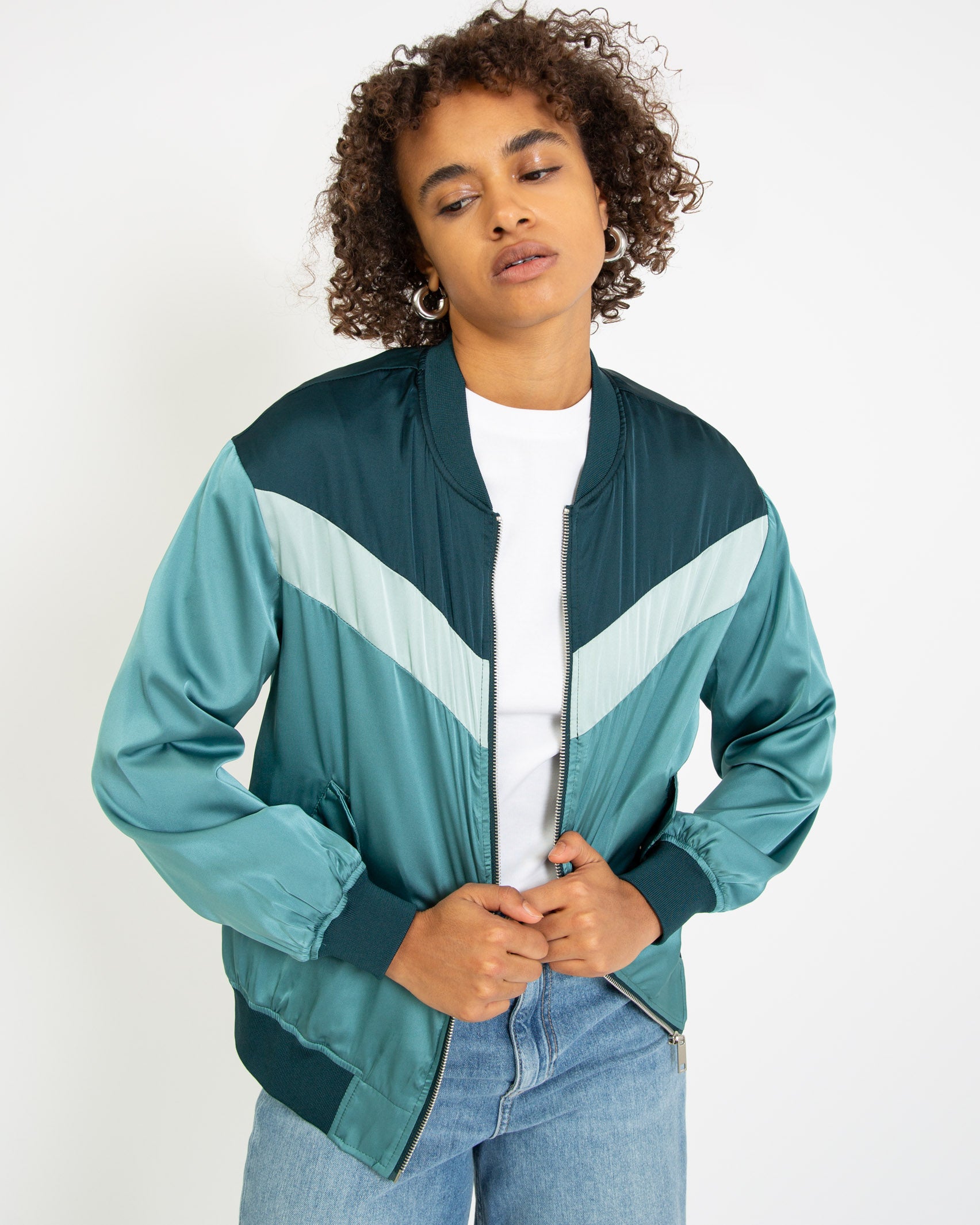 Dreifarbige Jacke in Satin Optik - Broke + Schön