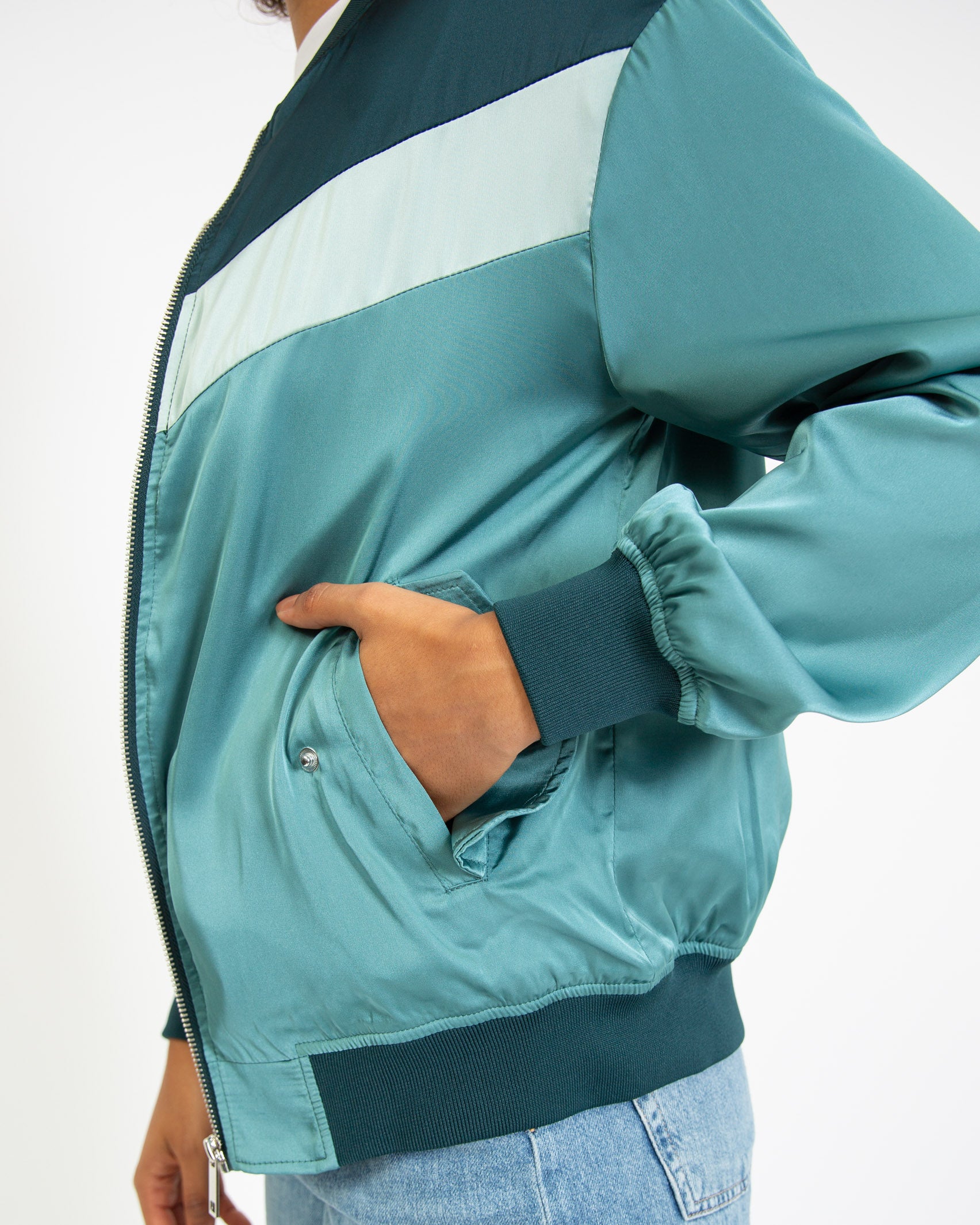 Dreifarbige Jacke in Satin Optik - Broke + Schön