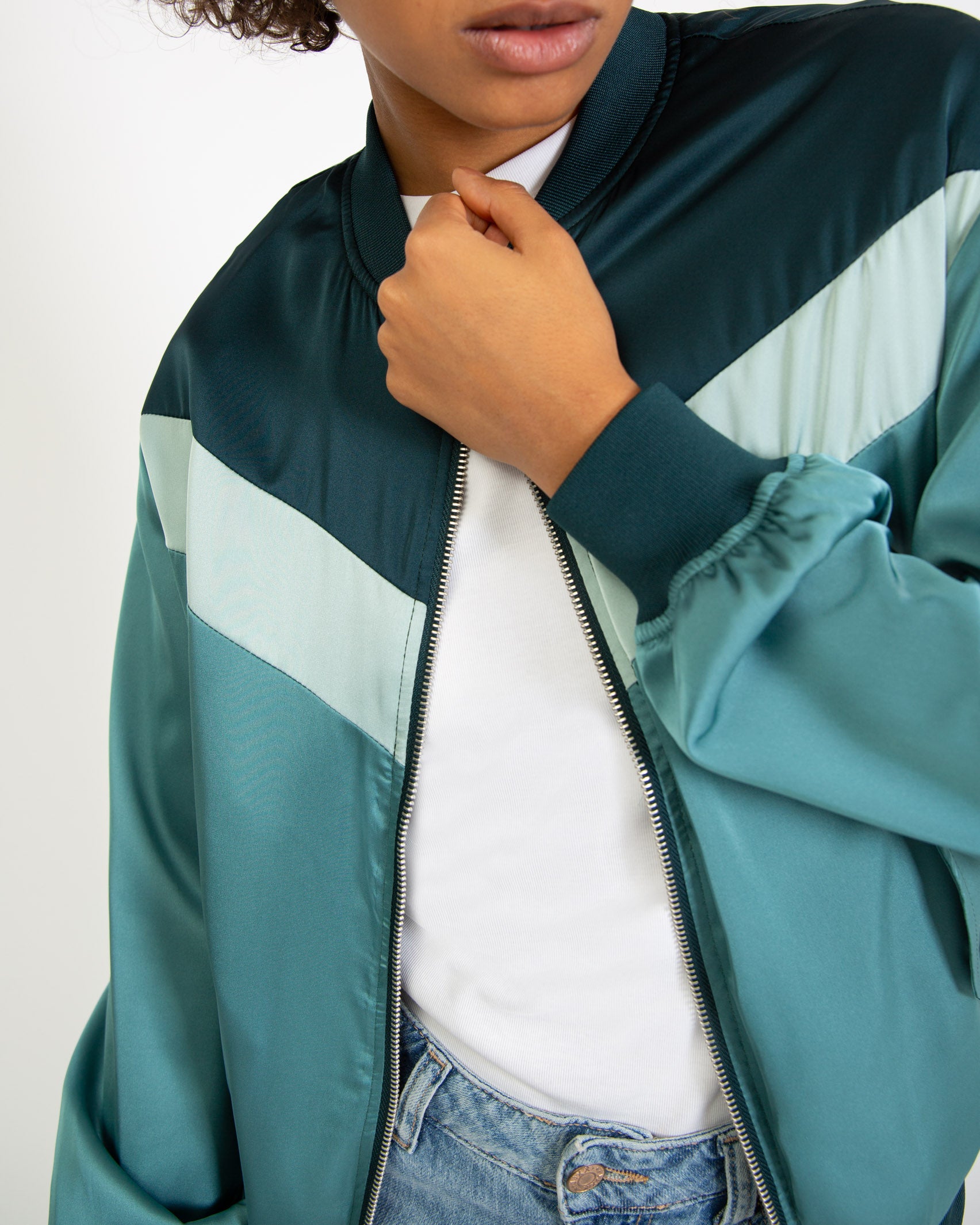 Dreifarbige Jacke in Satin Optik - Broke + Schön