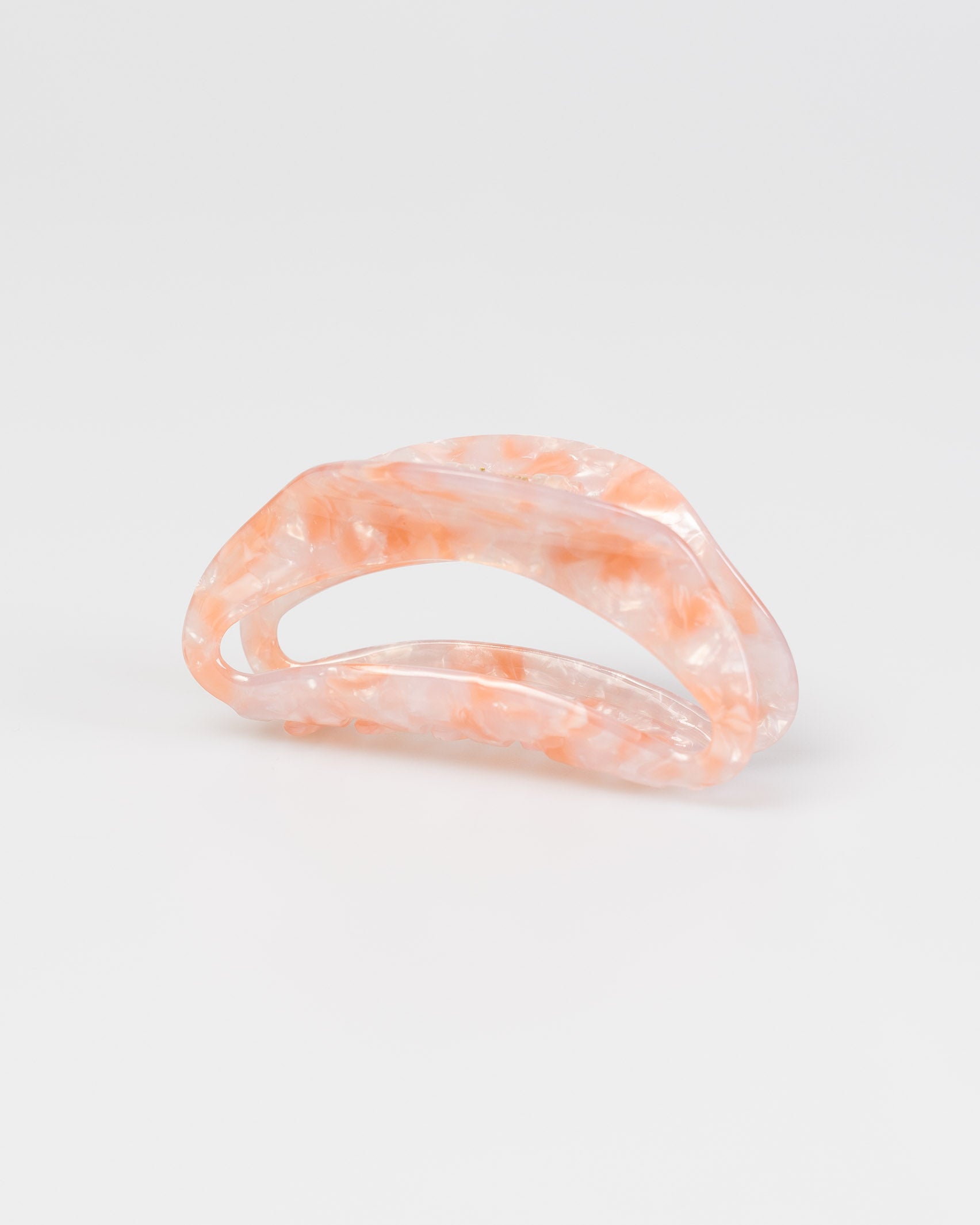 Organisch geformter Haarclip in Rosatönen