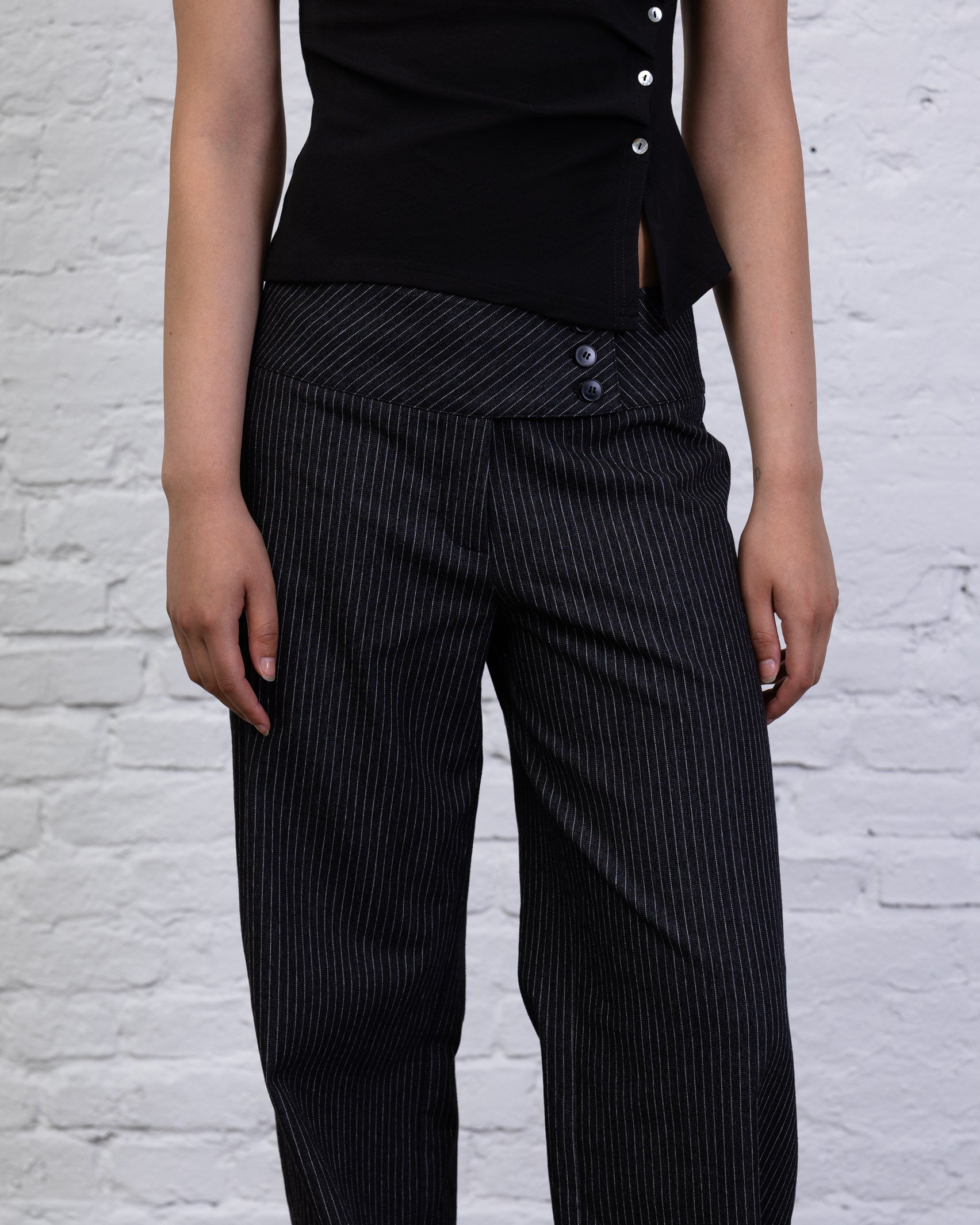 Nadelstreifen Hose mit breitem Bund