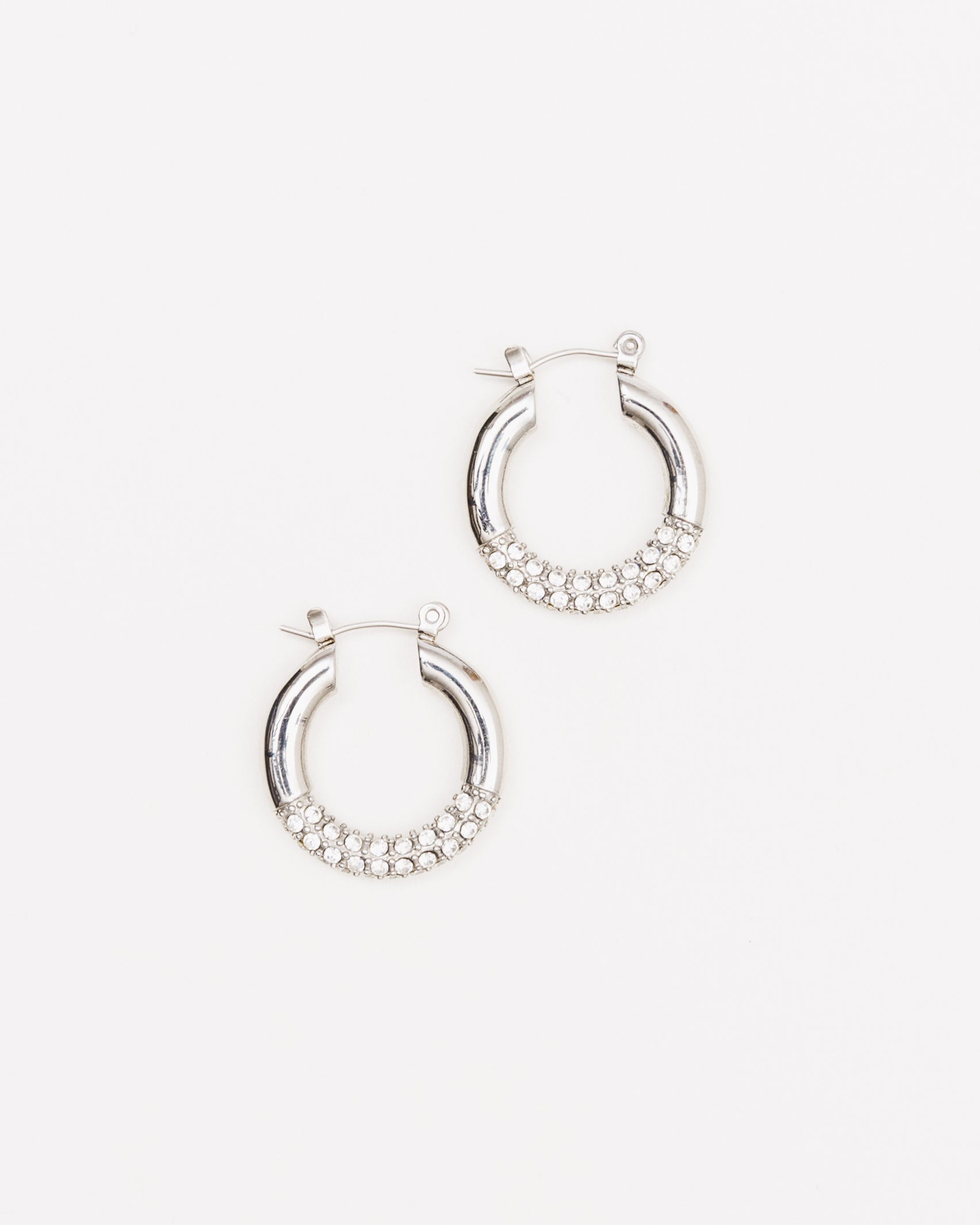 Mittelgroße Creolen mit Glitzersteinen - Broke + Schön