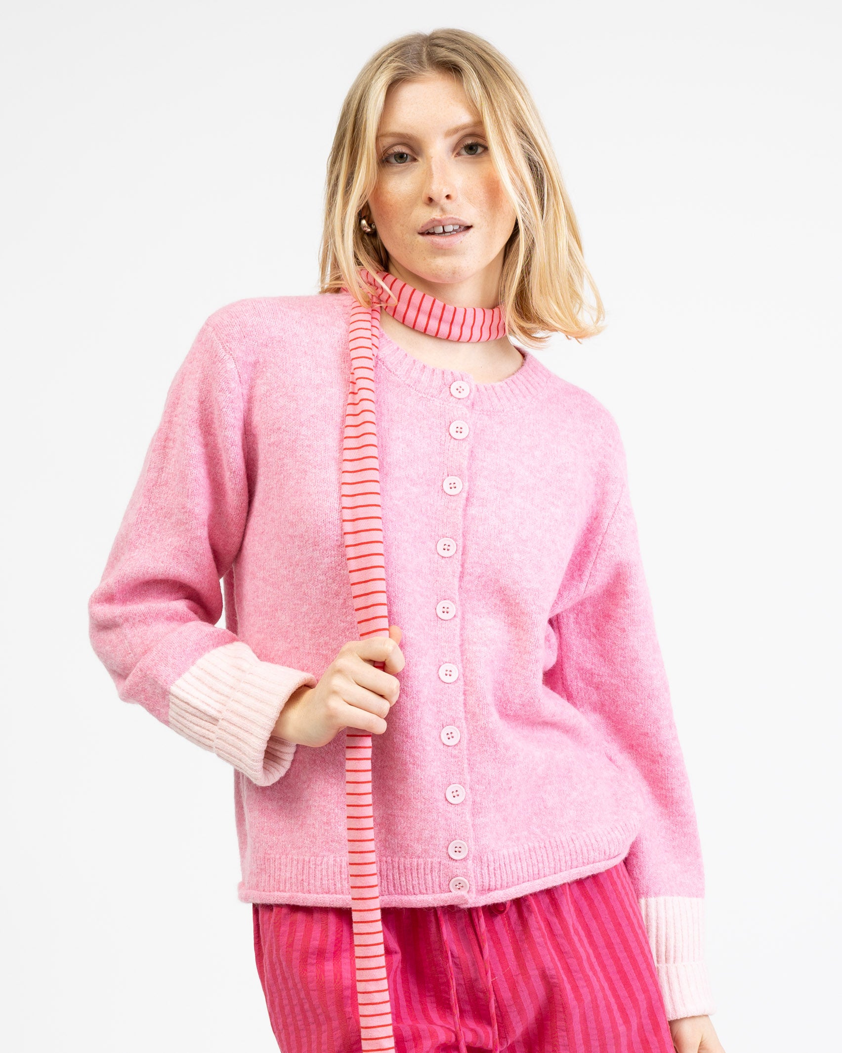 Strickjacke mit abgesetzten Ärmeln