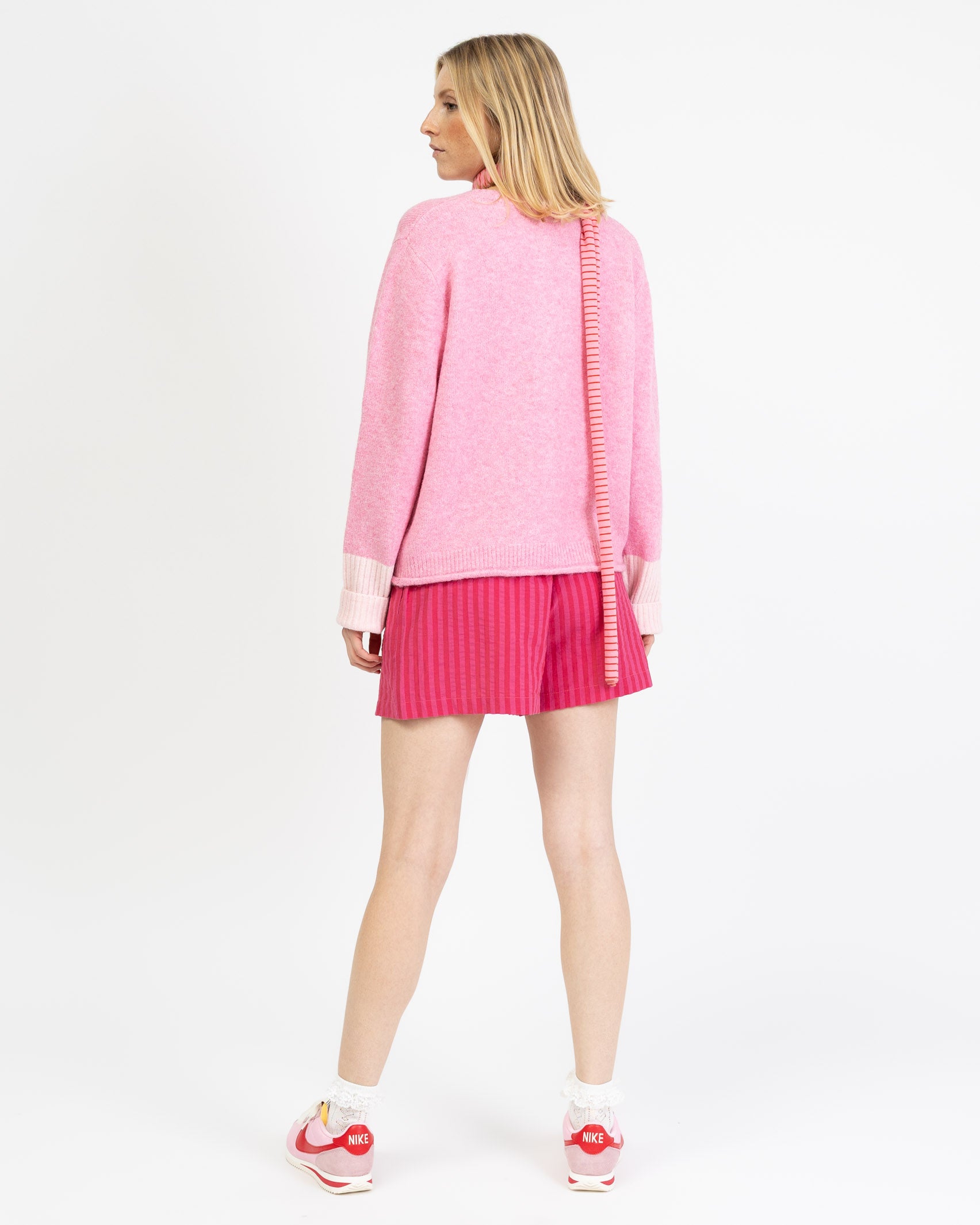 Strickjacke mit abgesetzten Ärmeln