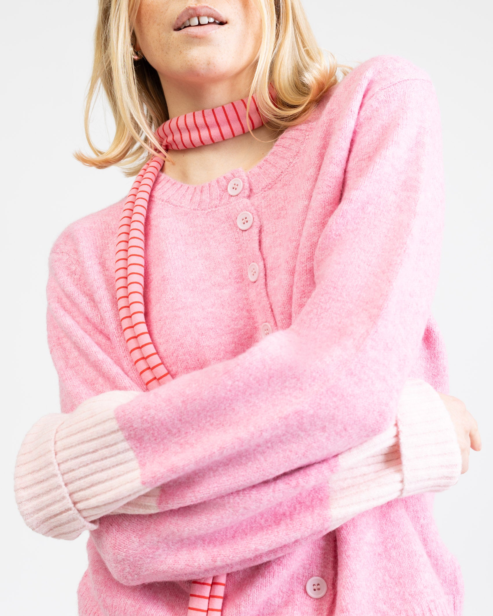 Strickjacke mit abgesetzten Ärmeln