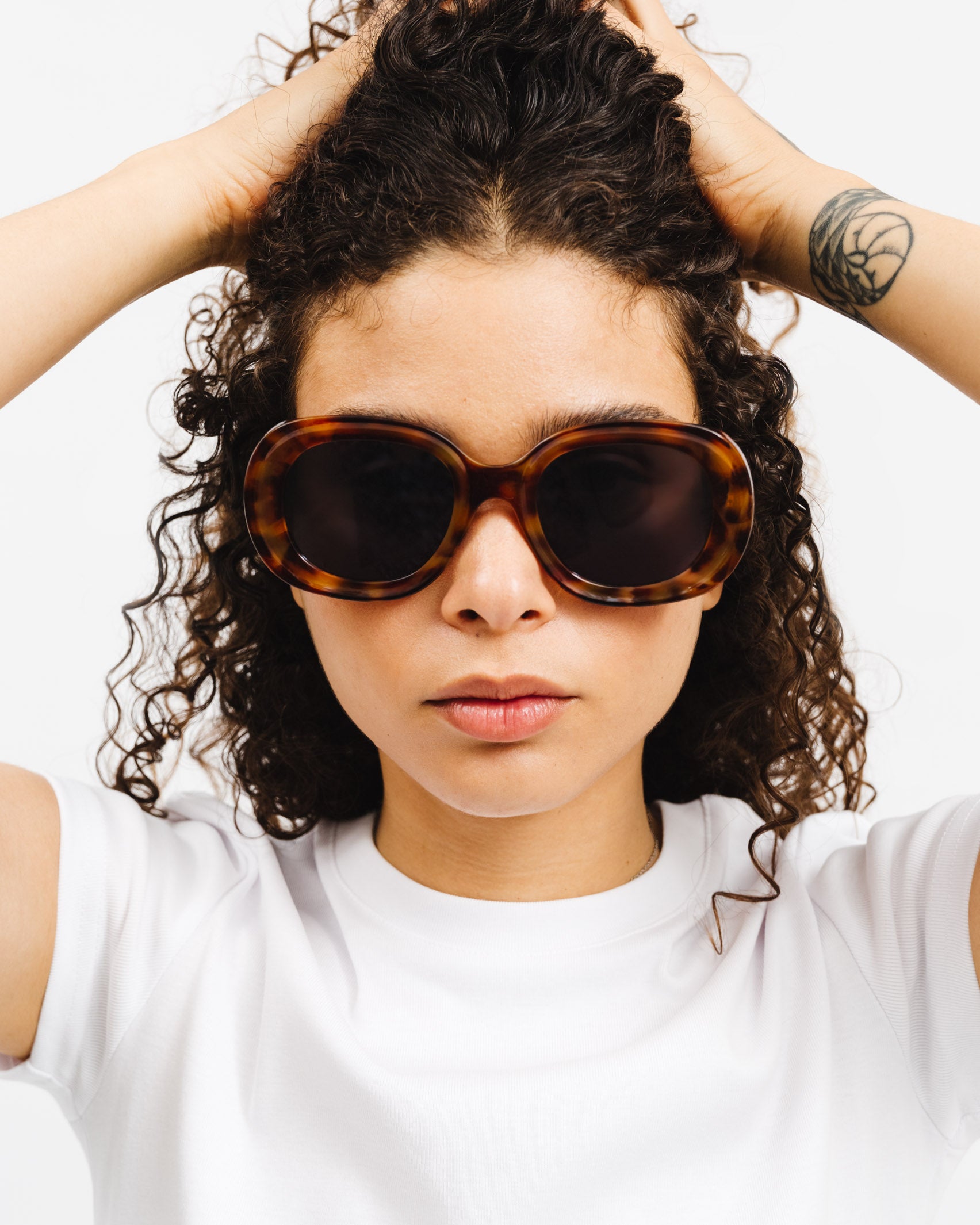 Große, ovale Sonnenbrille - Broke + Schön