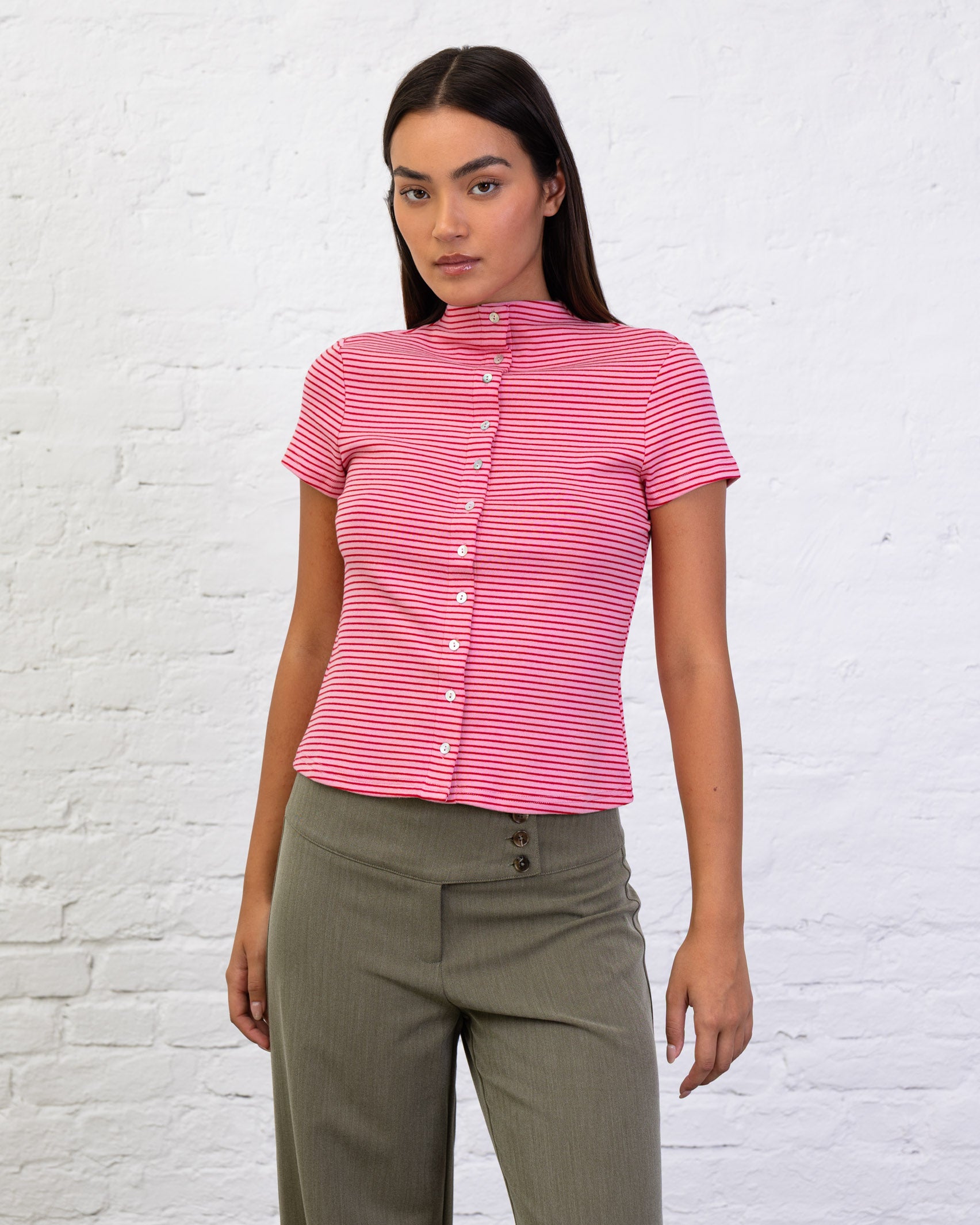 Gestreiftes Kurzarmshirt mit Knöpfen