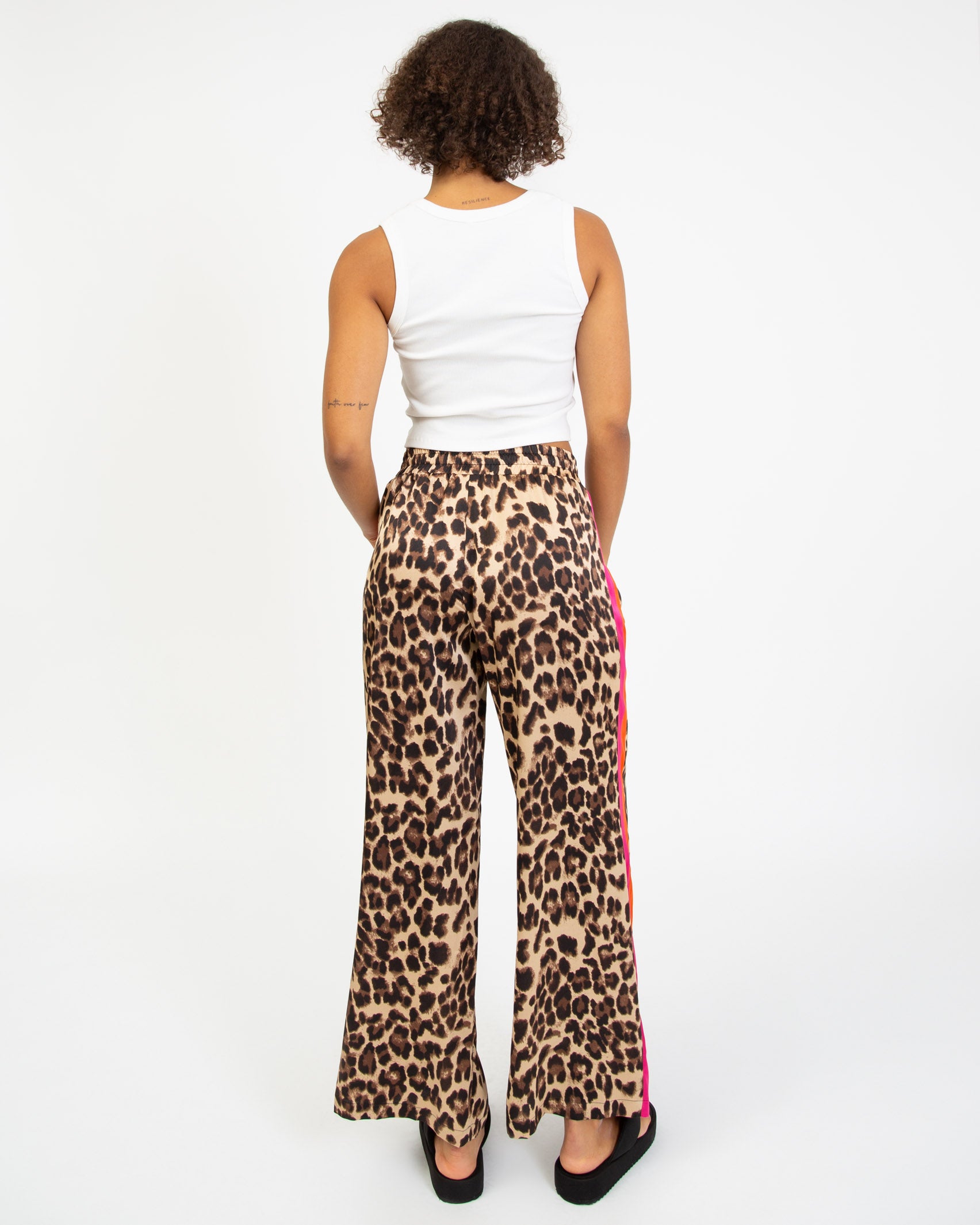 Sportliche Hose mit Leoprint-Broke+Schön