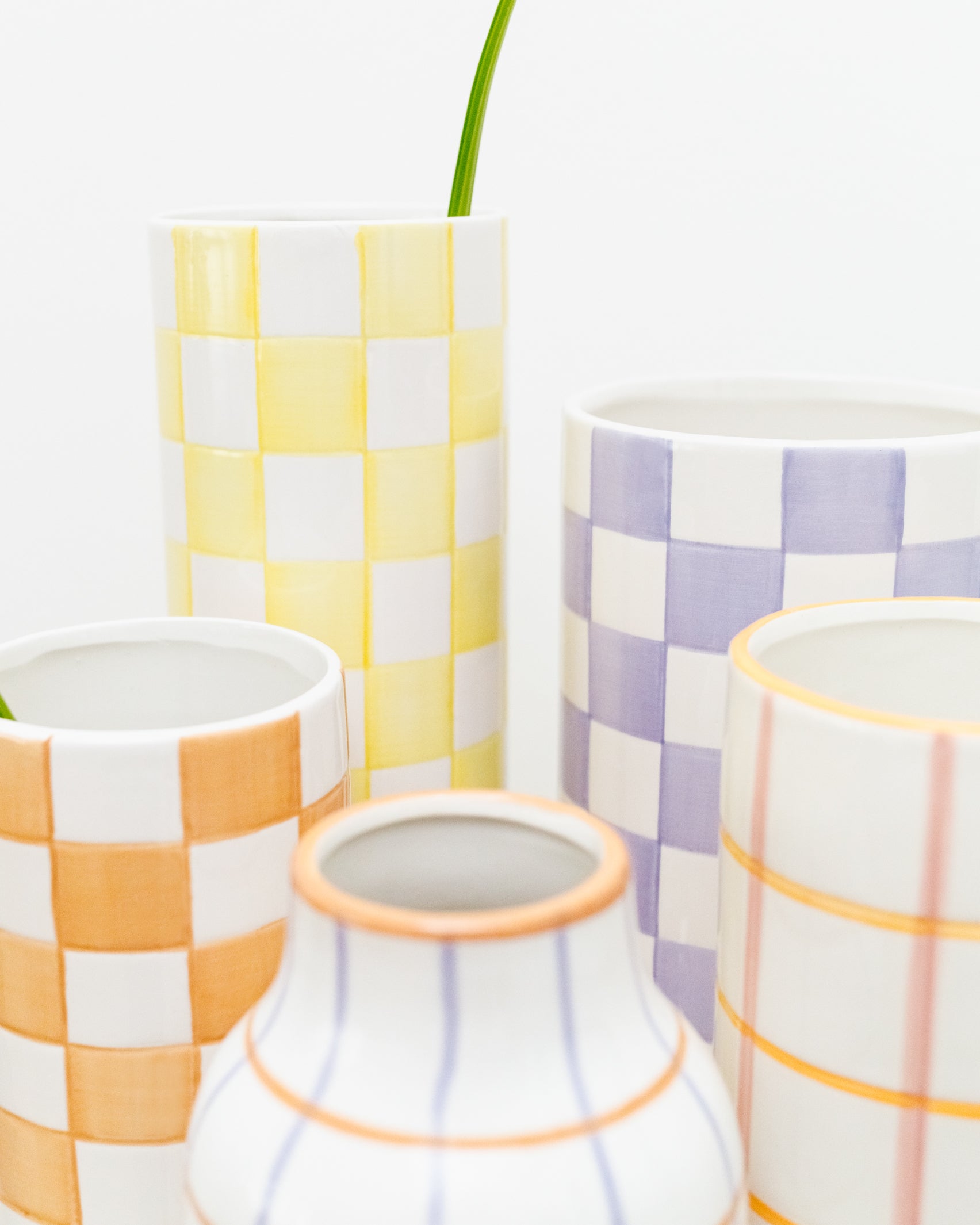 Vase mit pastel-orangenem Karomuster - Broke + Schön