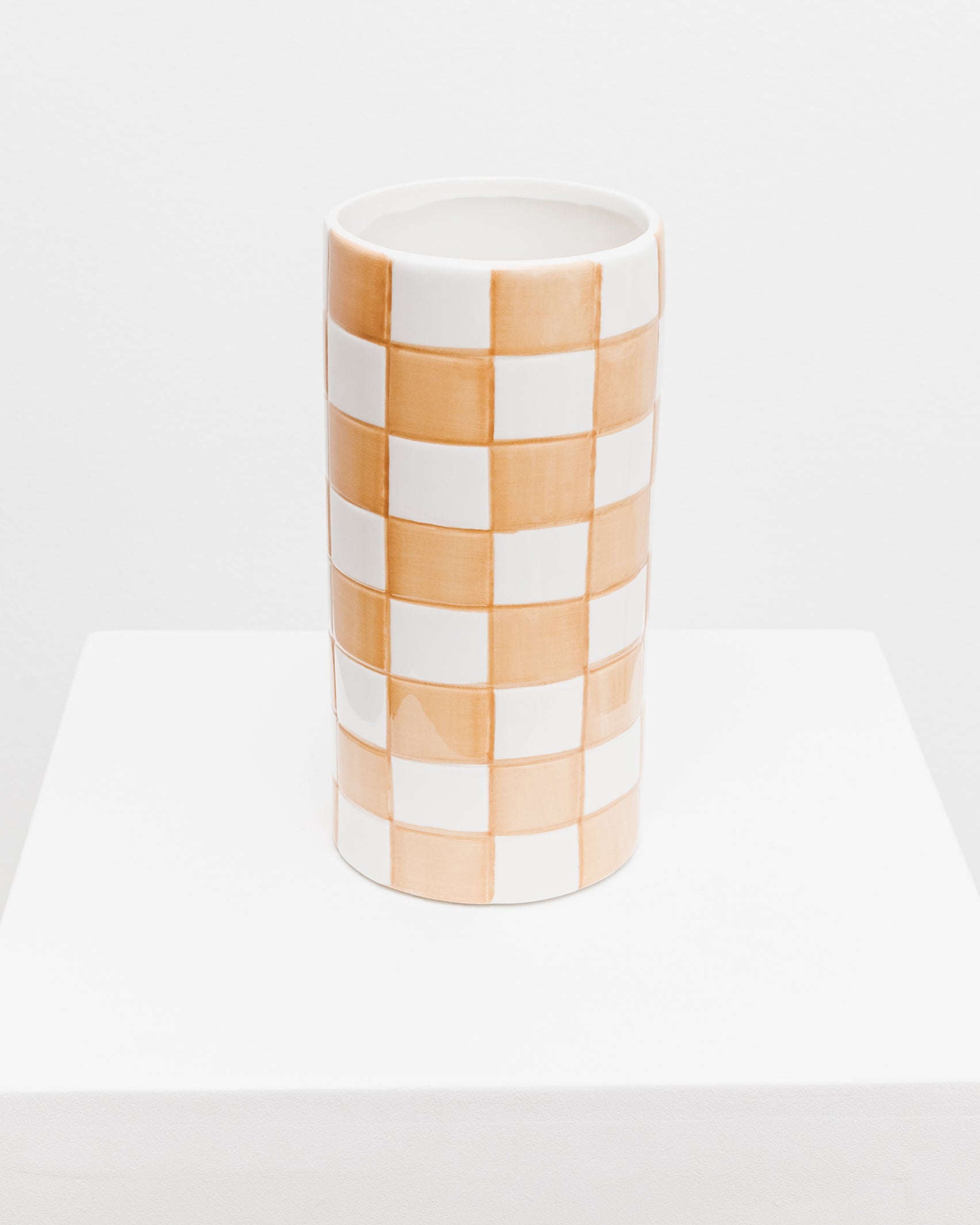 Vase mit pastel-orangenem Karomuster - Broke + Schön