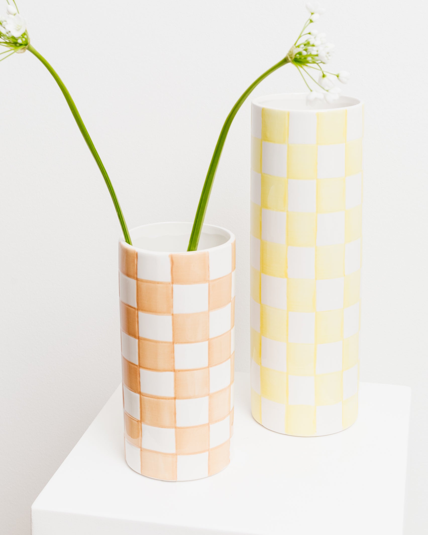 Vase mit pastel-orangenem Karomuster - Broke + Schön