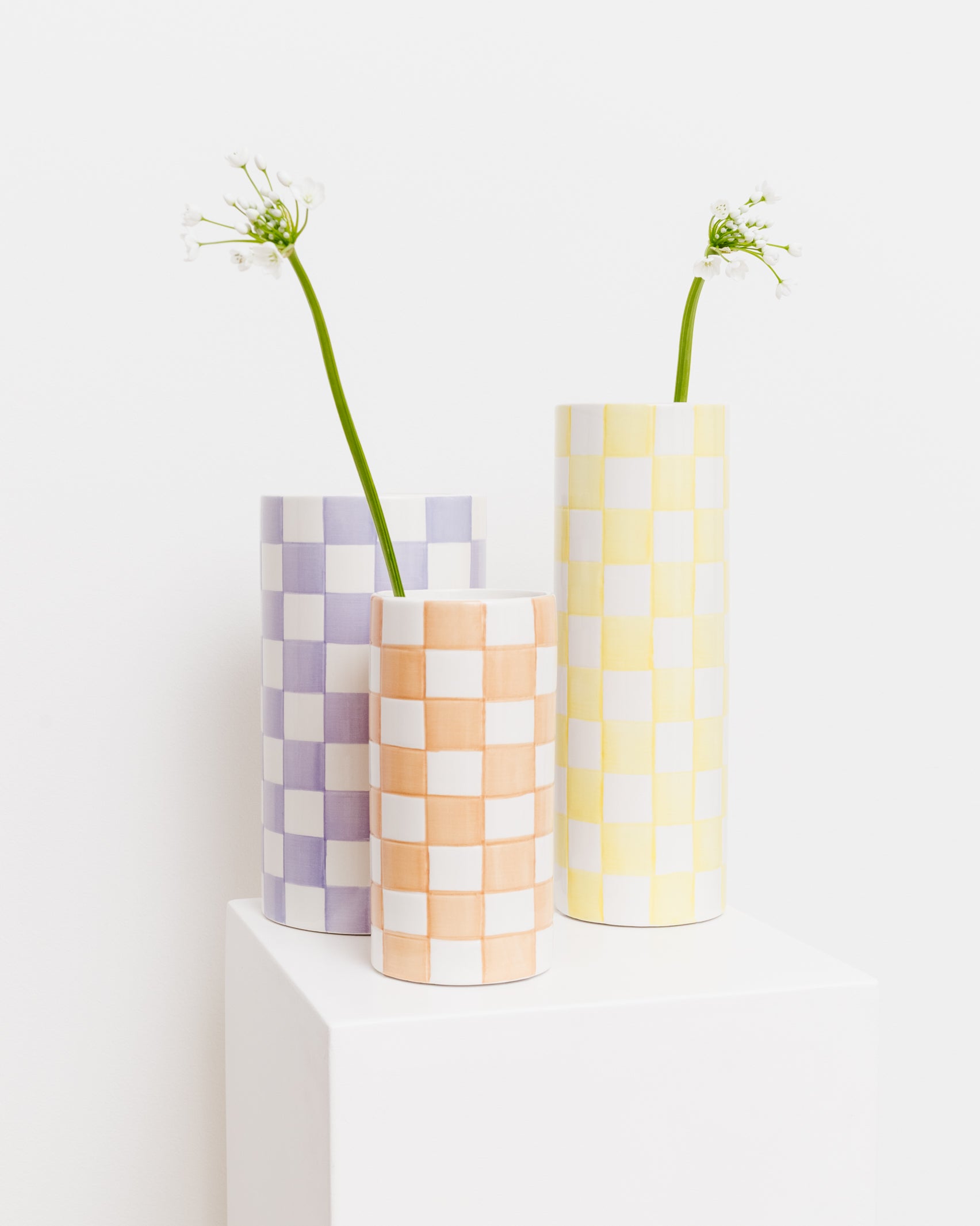 Vase mit pastel-orangenem Karomuster - Broke + Schön