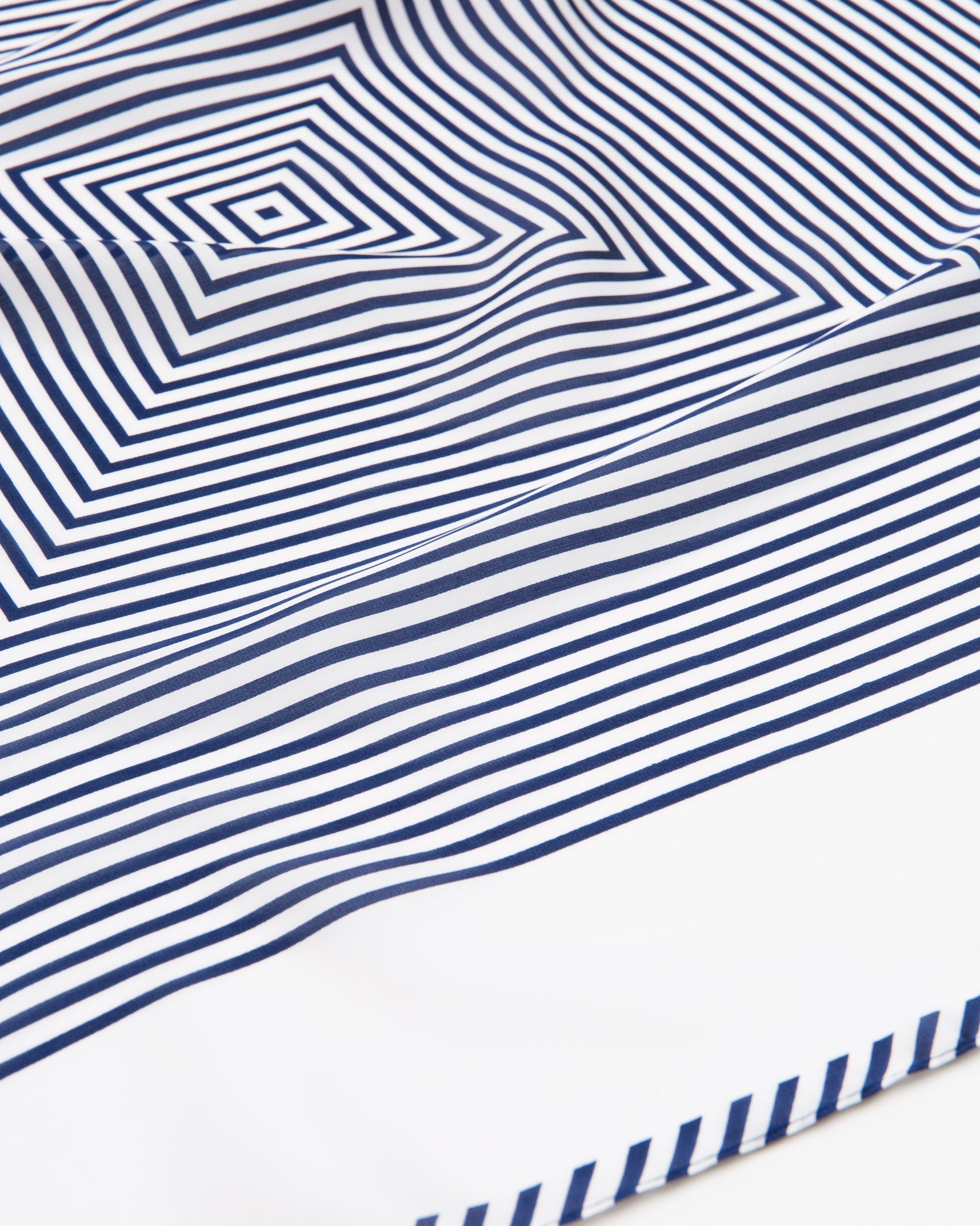 Quadratisches Streifenmuster Tuch - Broke + Schön#farbe_dark-blue