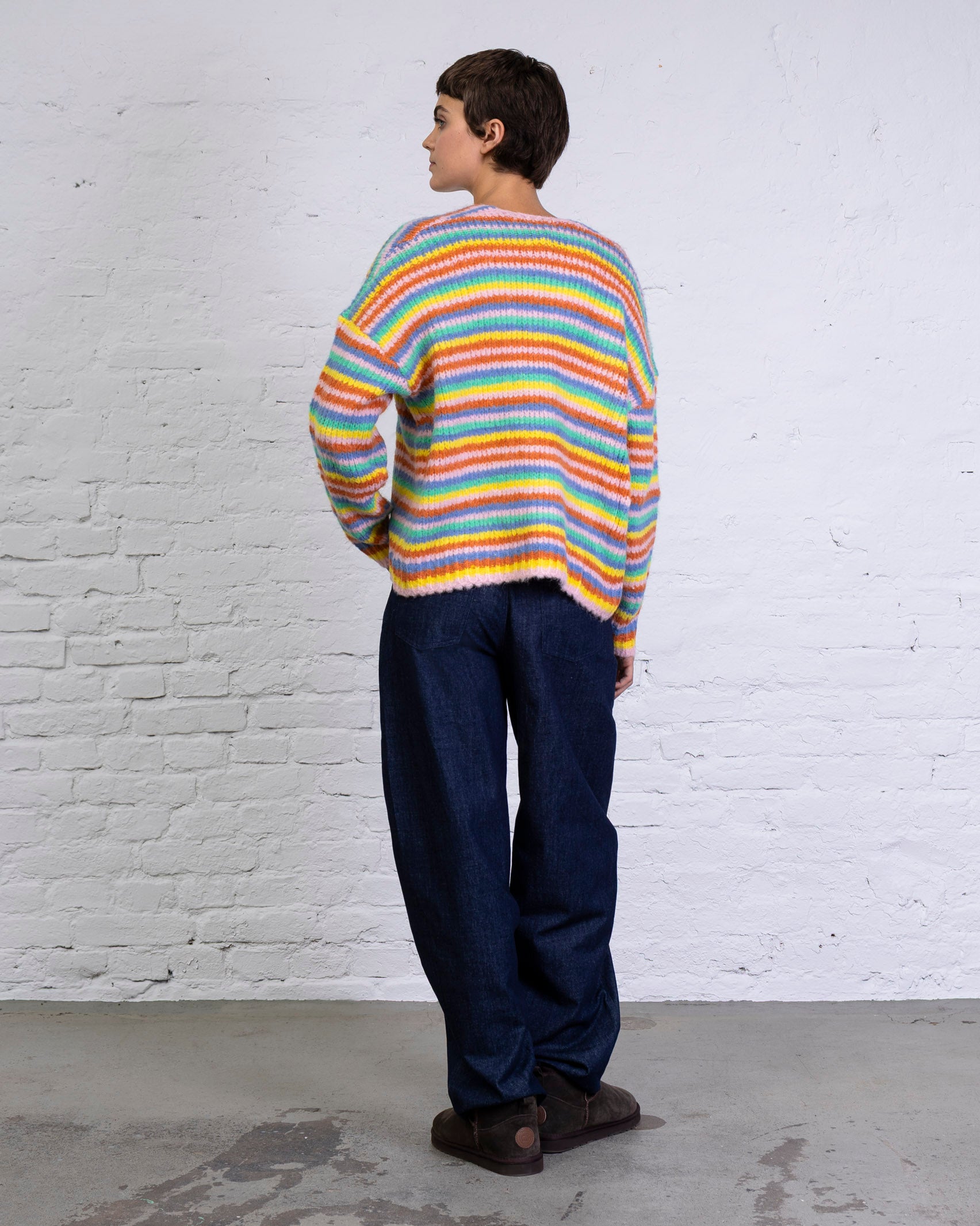 Strickjacke in Regenbogenfarben