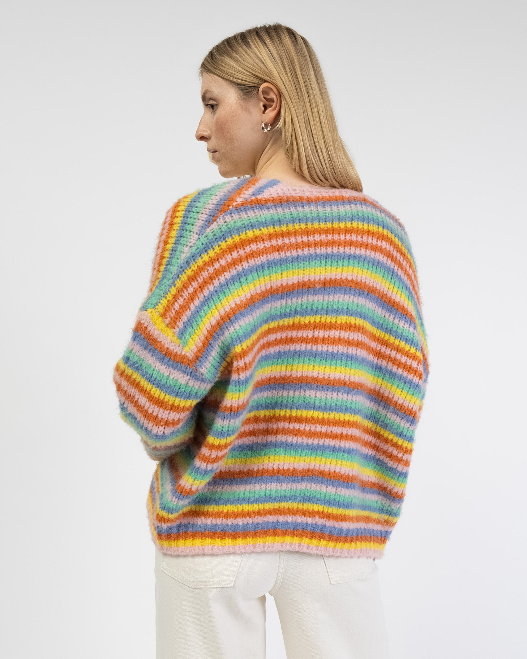 Strickjacke in Regenbogenfarben