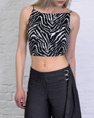 Basic Top mit tiefem Rückenausschnitt mit Zebraprint