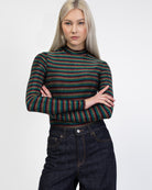 Body mit bunt glitzernden Streifen