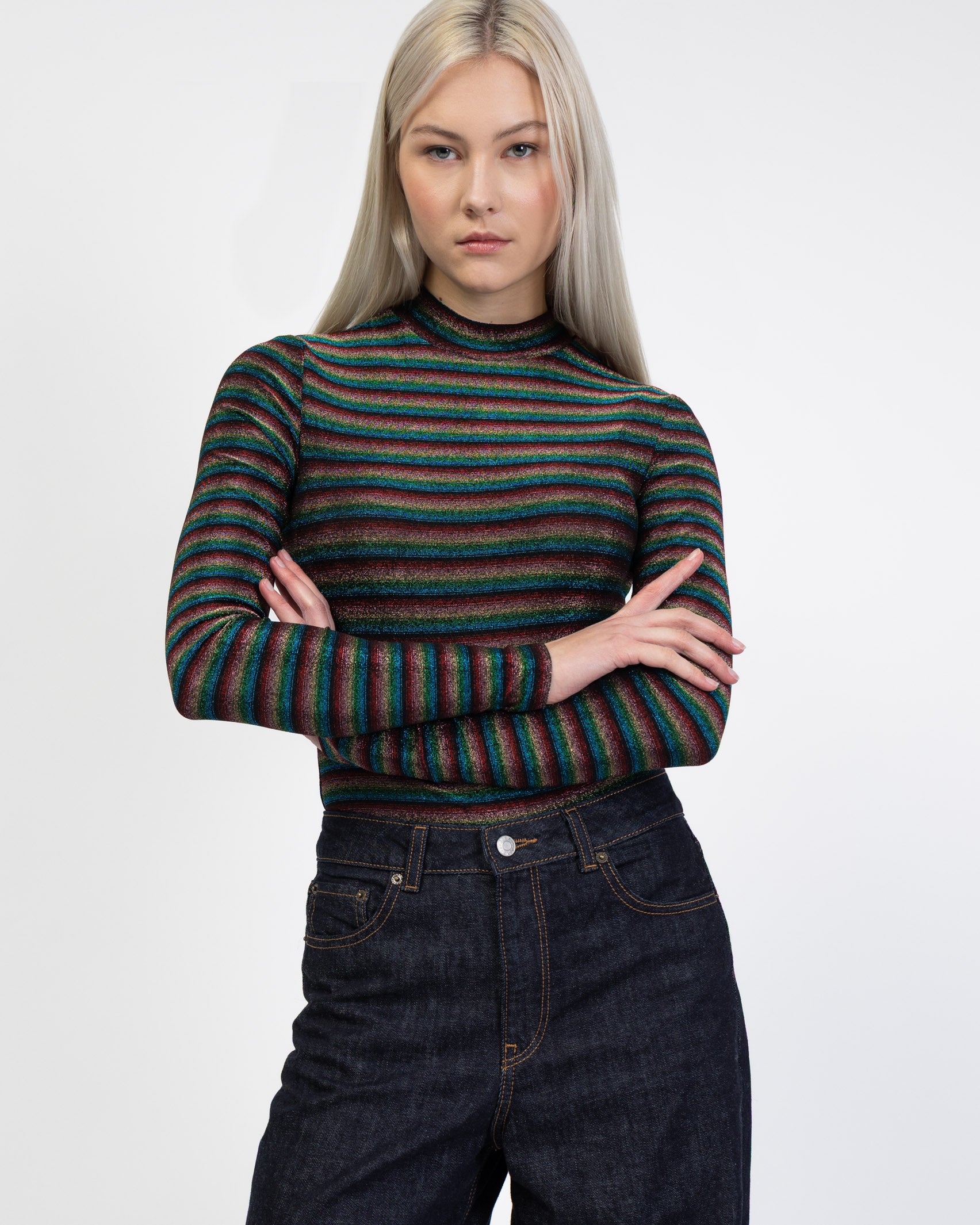 Body mit bunt glitzernden Streifen