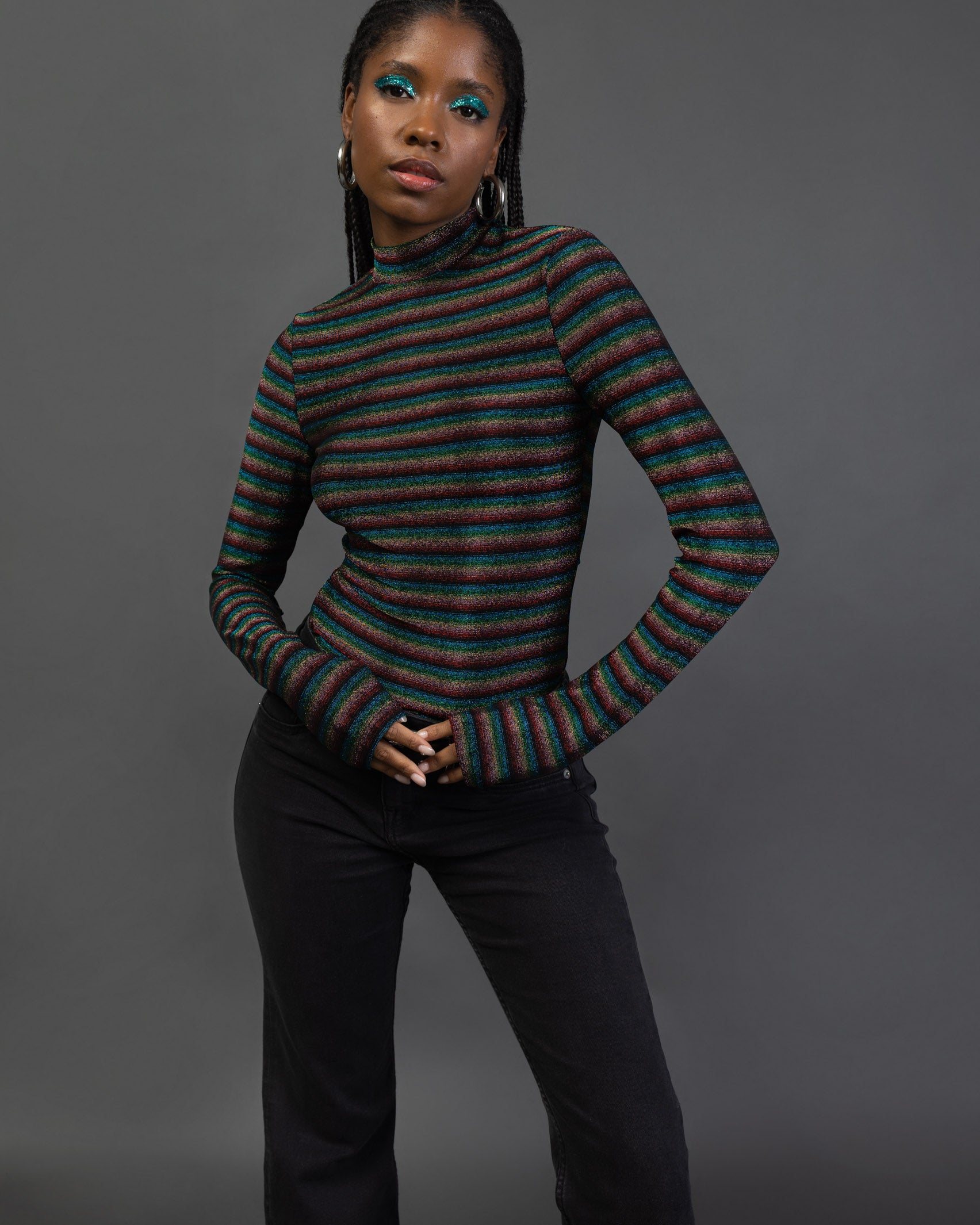 Body mit bunt glitzernden Streifen