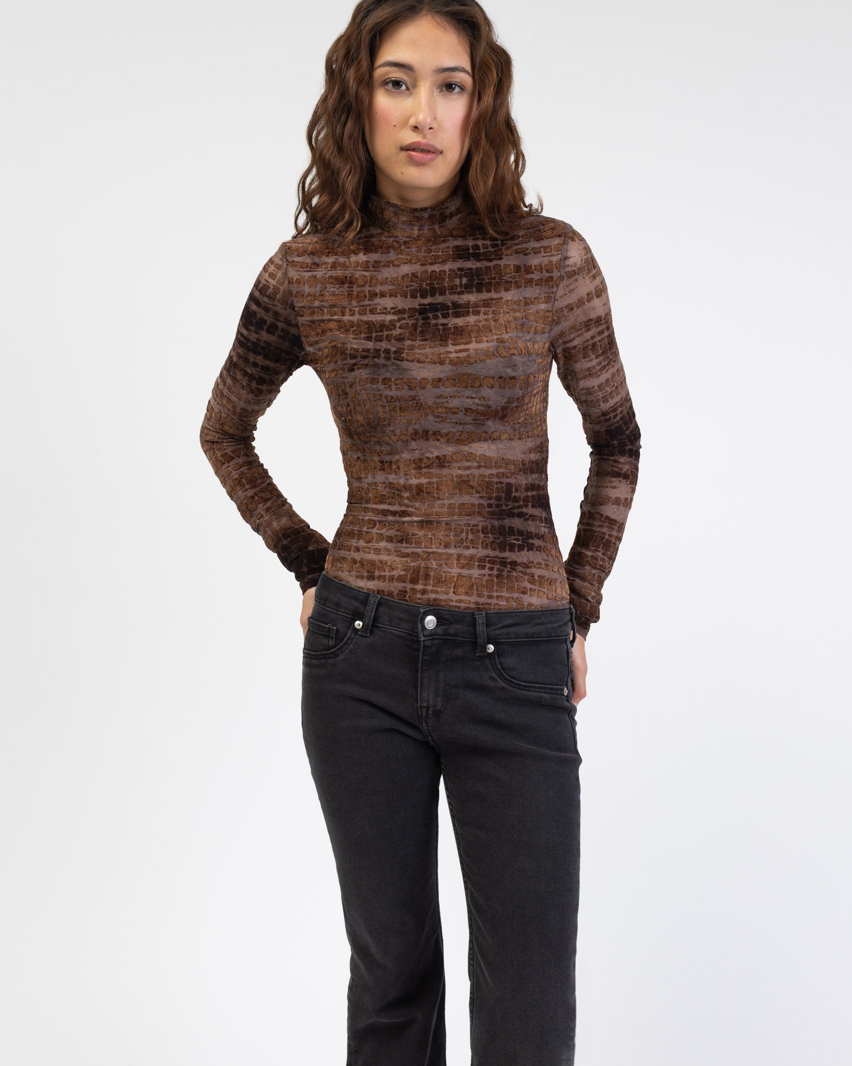 Body mit Schlangenprint aus Samt