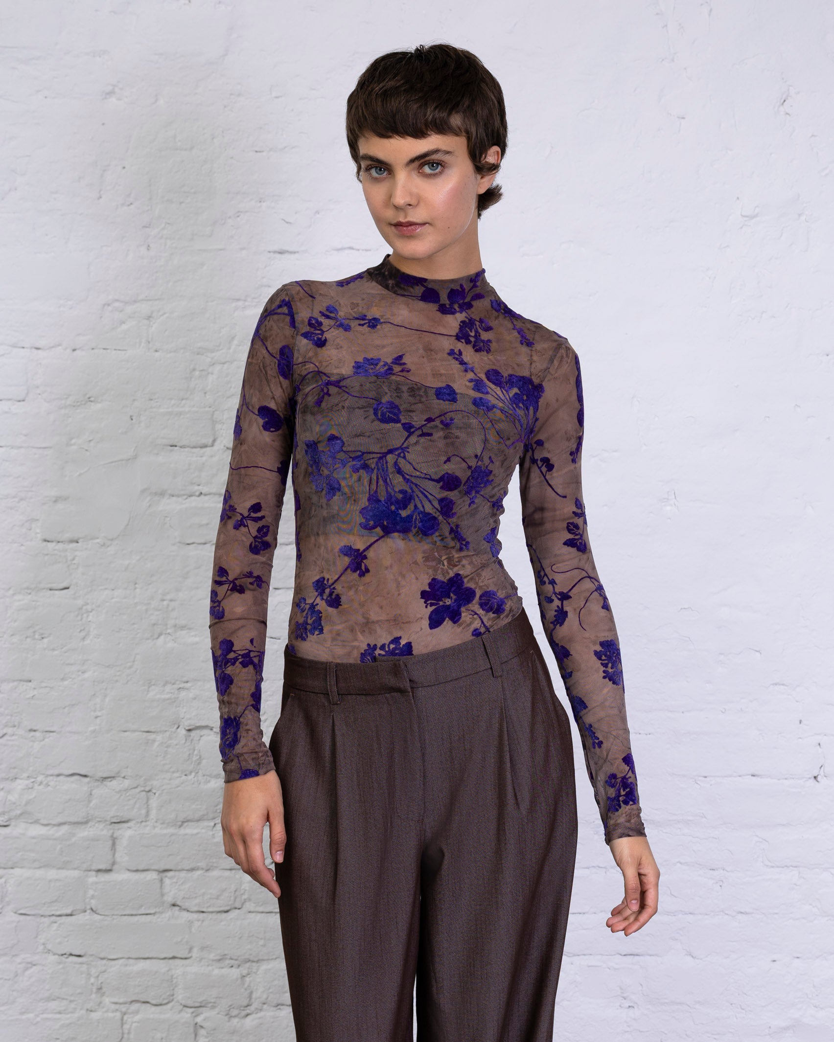 Mesh Body mit samtigem Blumenprint