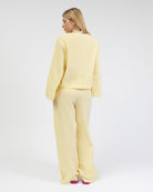 Lockere, gestreifte Bluse mit Bindebändern