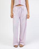 Rosa gestreifte Hose