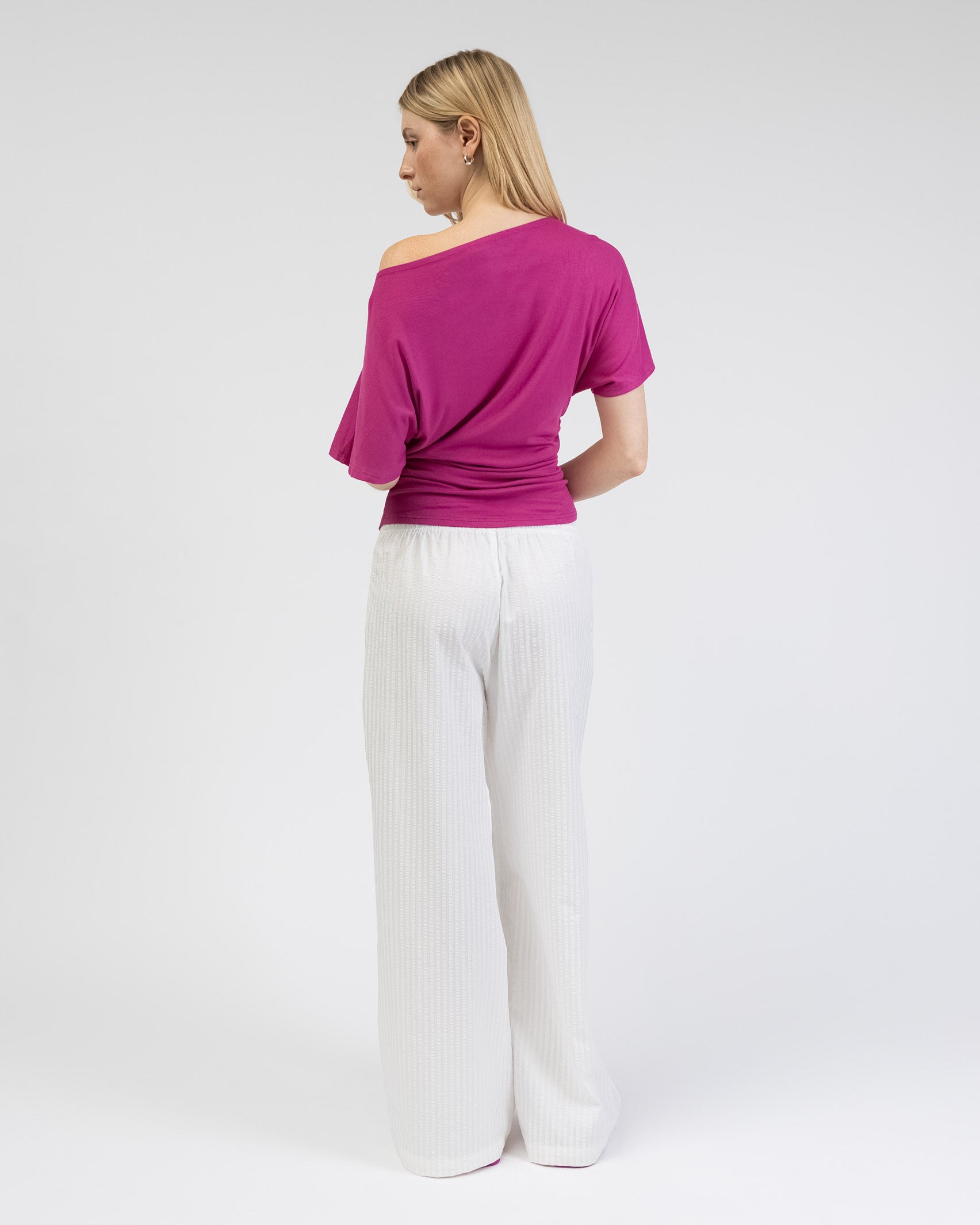 Lockere, weiße Stoffhose