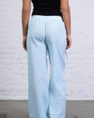 Lockere, gestreifte Stoffhose