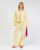 Lockere, gestreifte Stoffhose