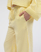 Lockere, gestreifte Stoffhose