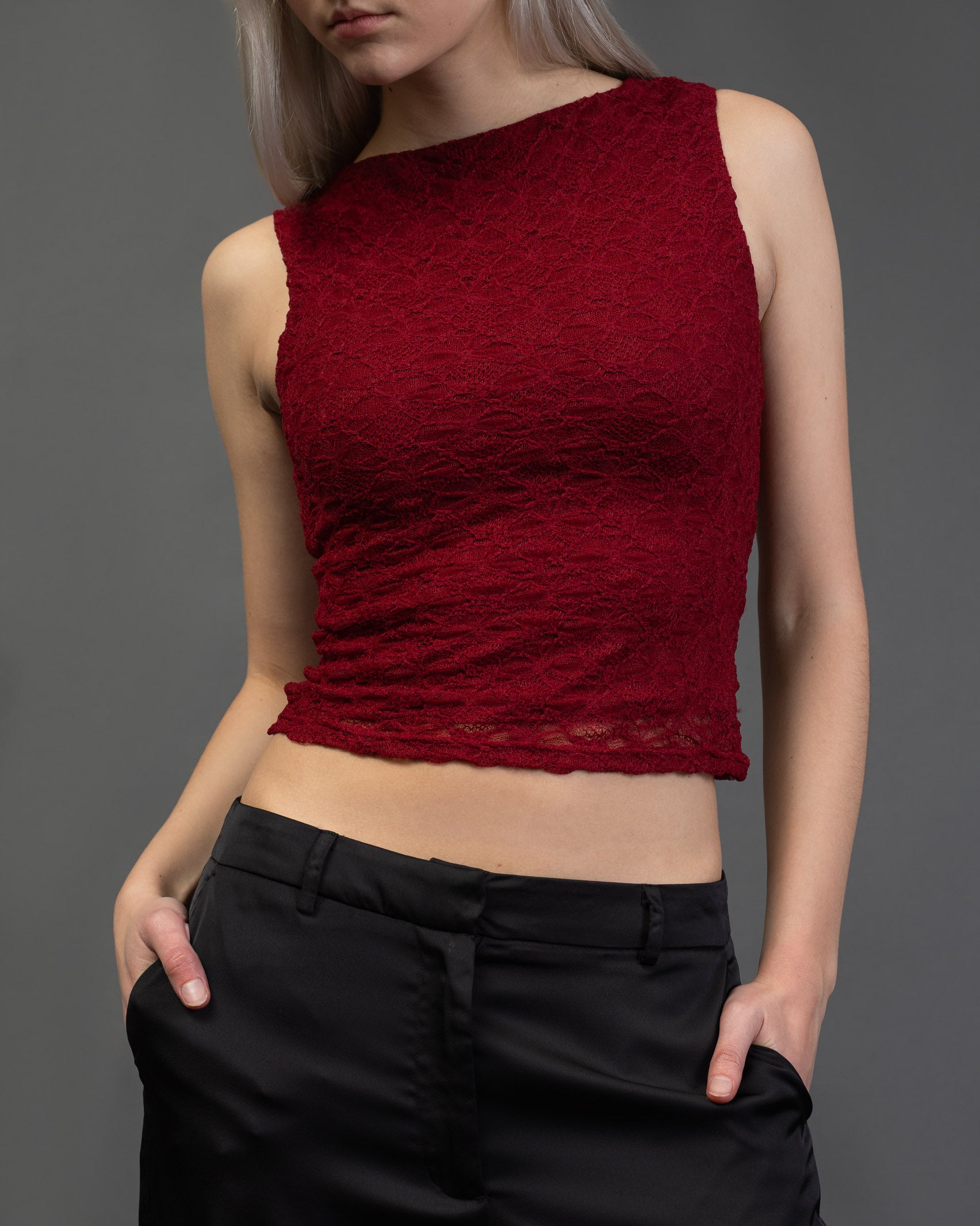 Top mit U-Boot Ausschnitt aus Spitze