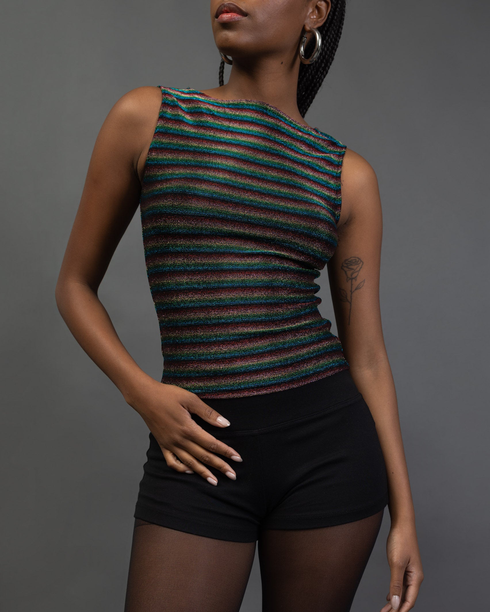 Top mit bunt glitzernden Streifen