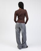 Geripptes Langarmshirt mit U-Boot Ausschnitt